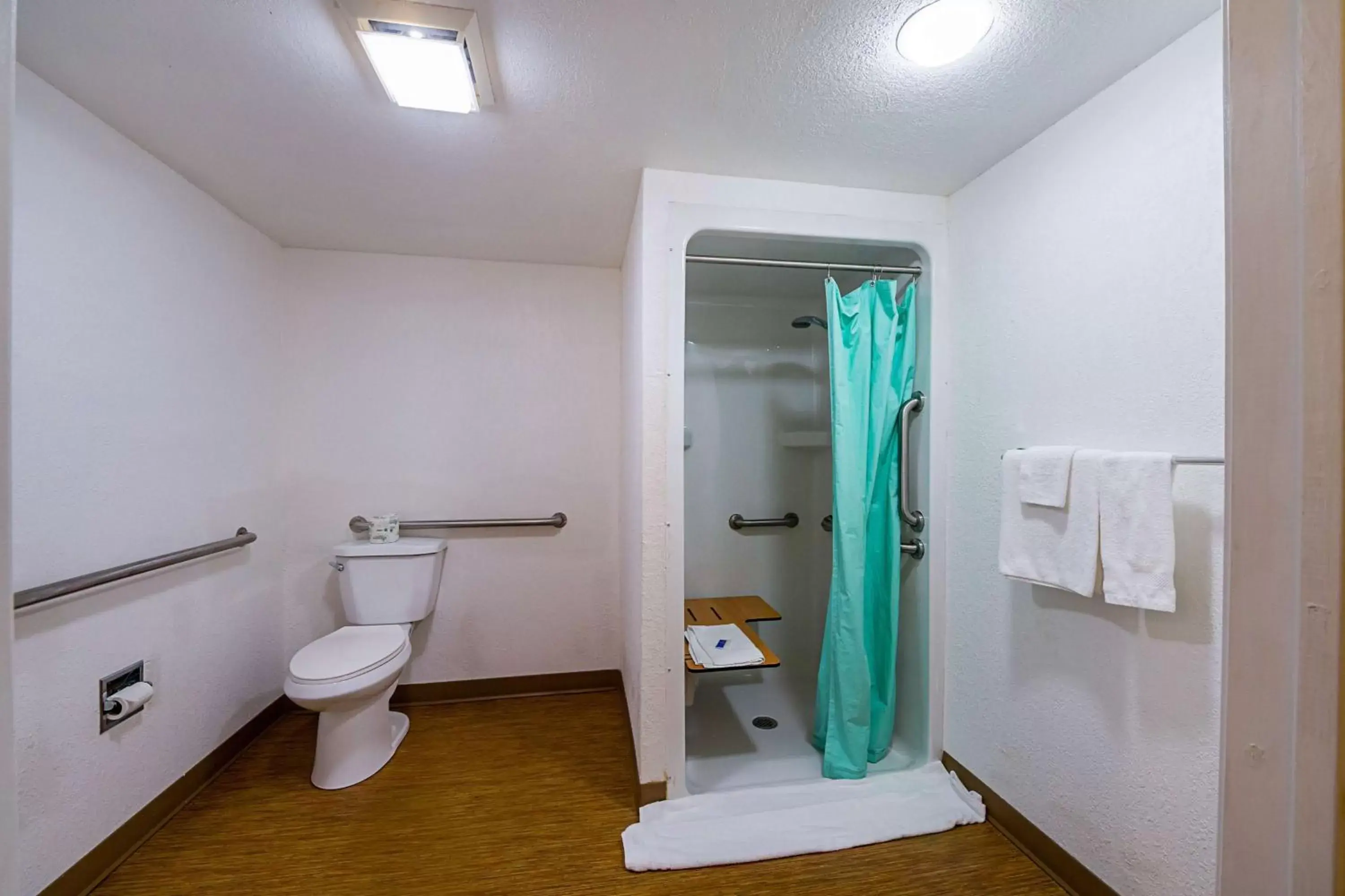 Shower, Bathroom in Motel 6-Boerne, TX