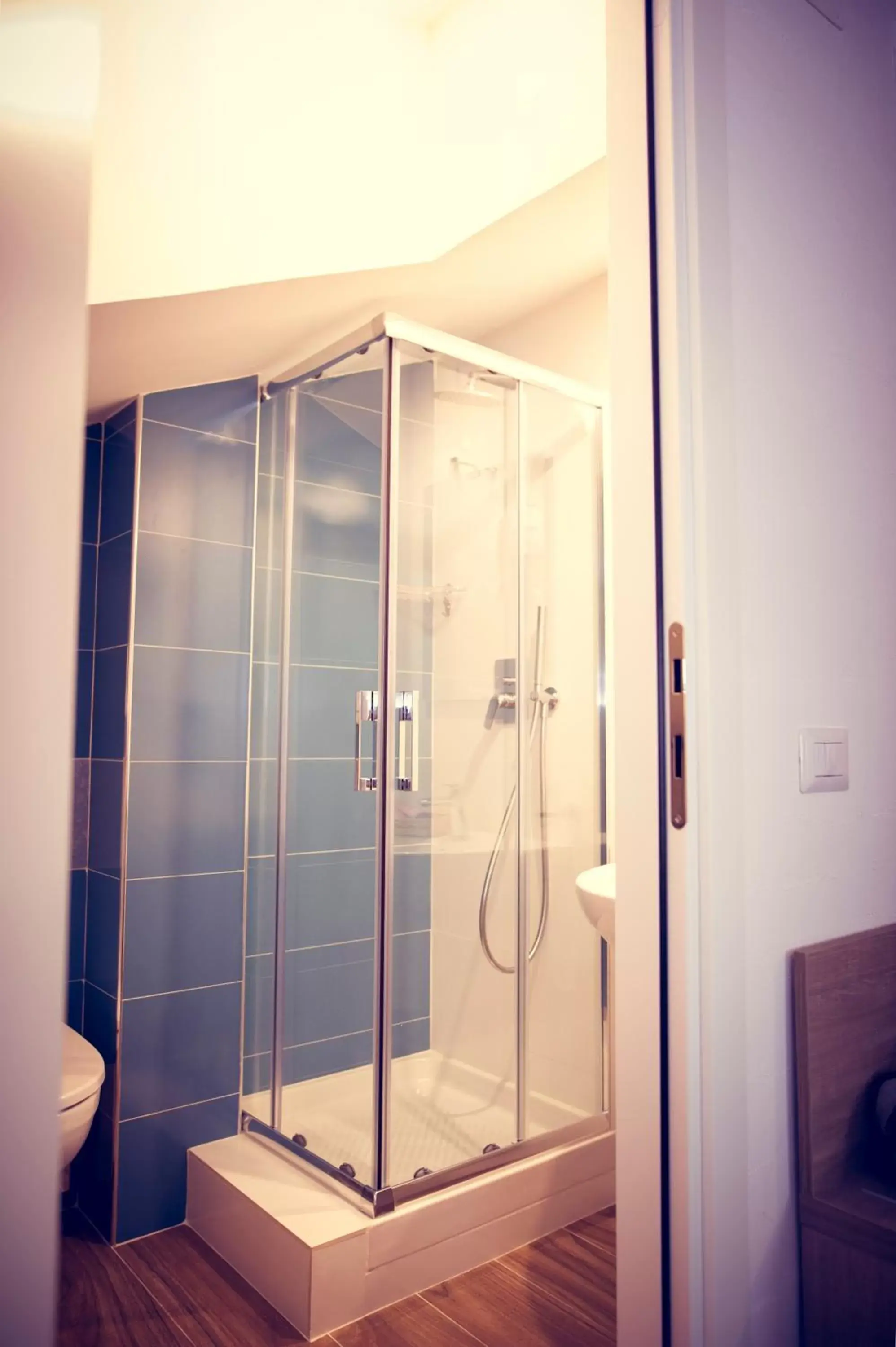 Shower, Bathroom in Hotel Fini