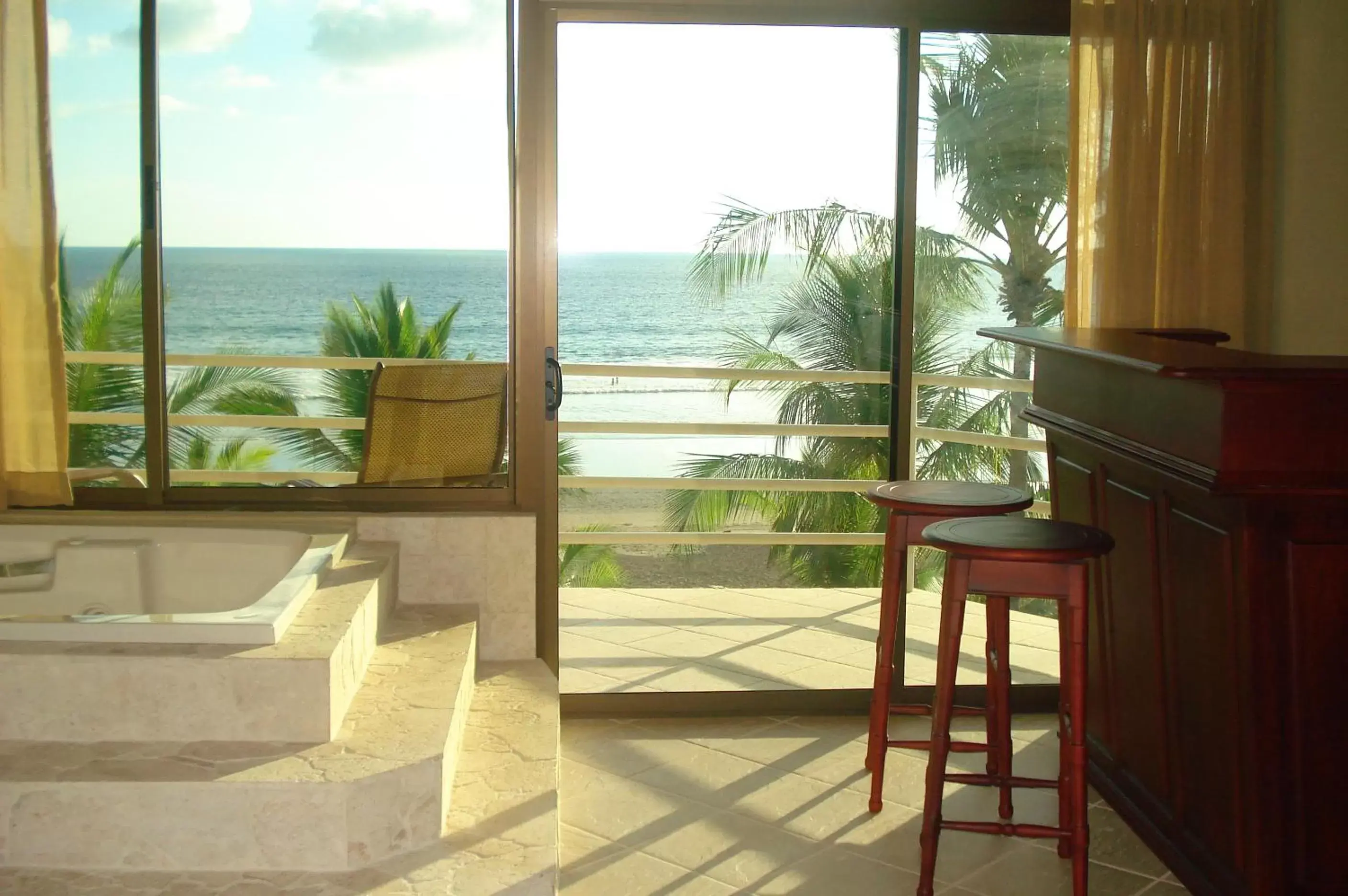 View (from property/room), Balcony/Terrace in Balcon del Mar Beach Front Hotel