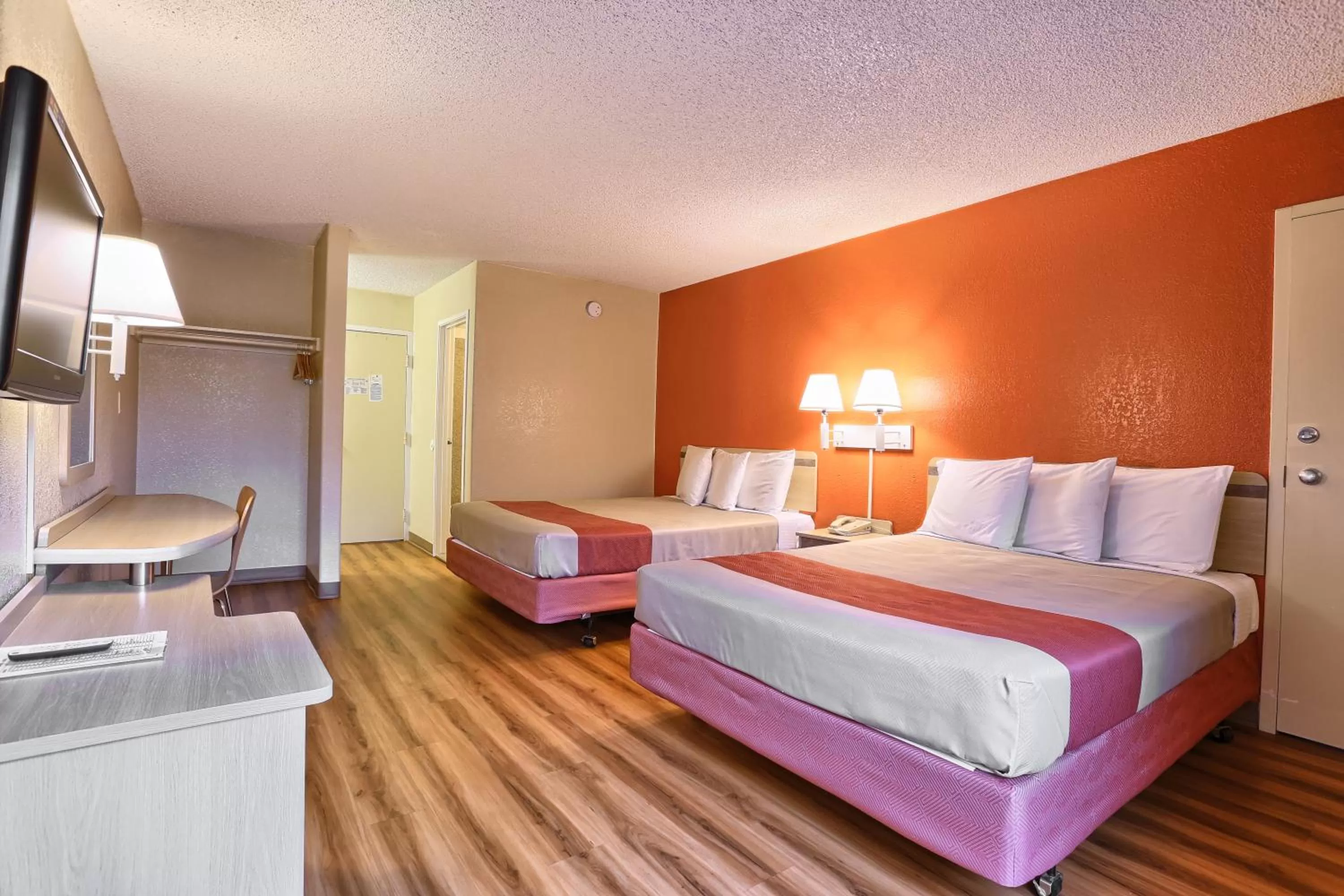 Photo of the whole room, Bed in Cathedral Hill Hotel