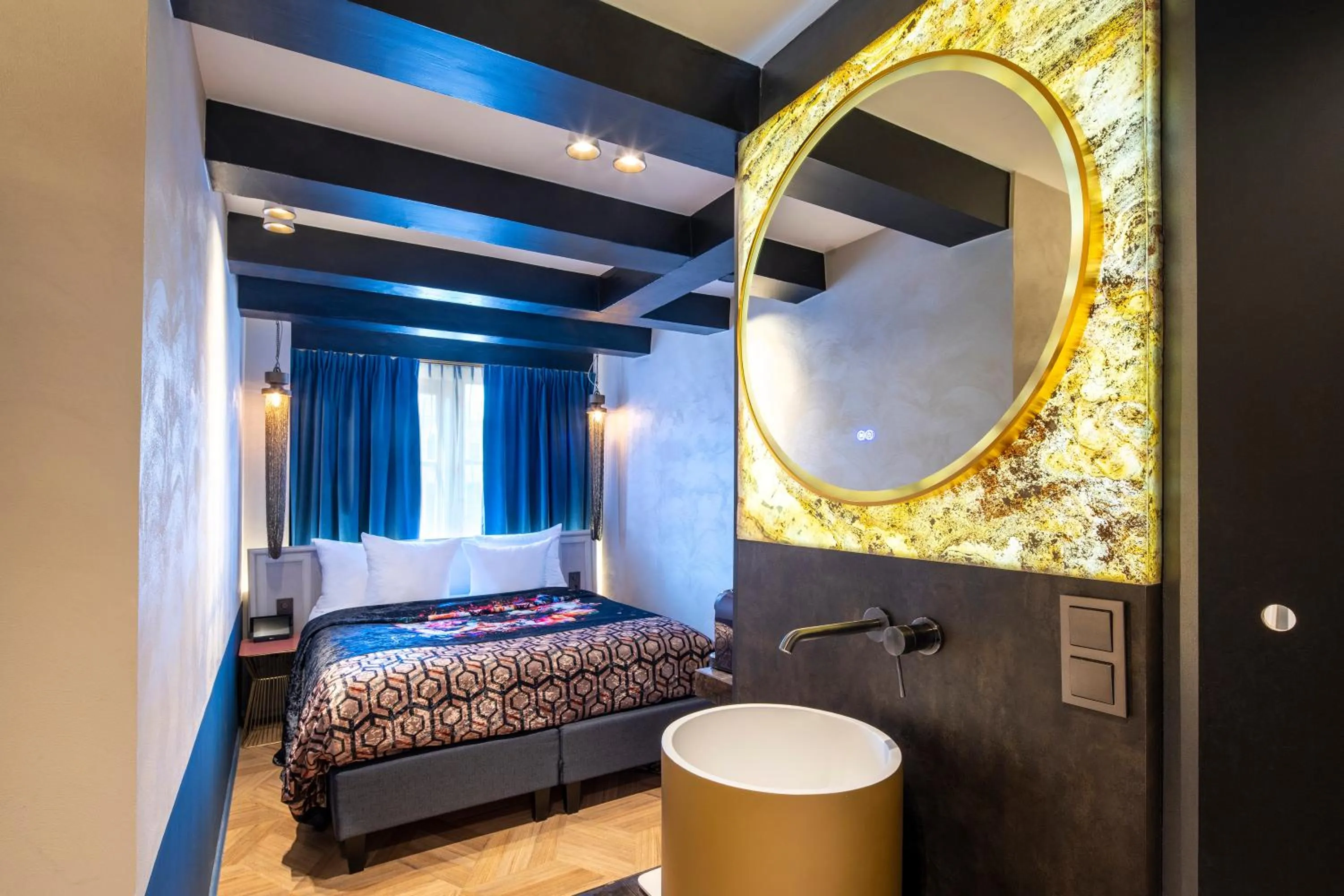 Bedroom, Bathroom in Rokin Hotel