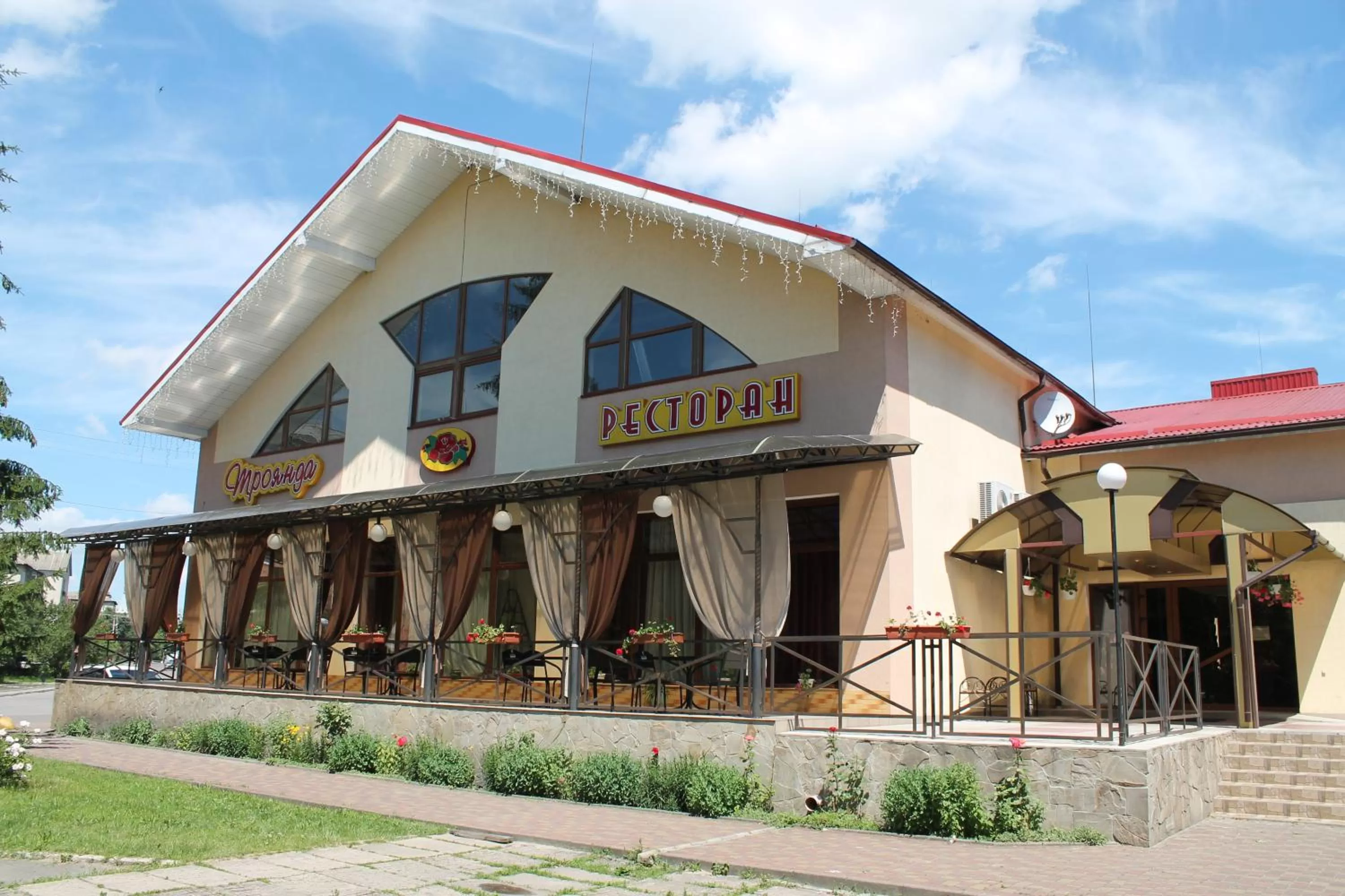 Restaurant/places to eat in Troyanda