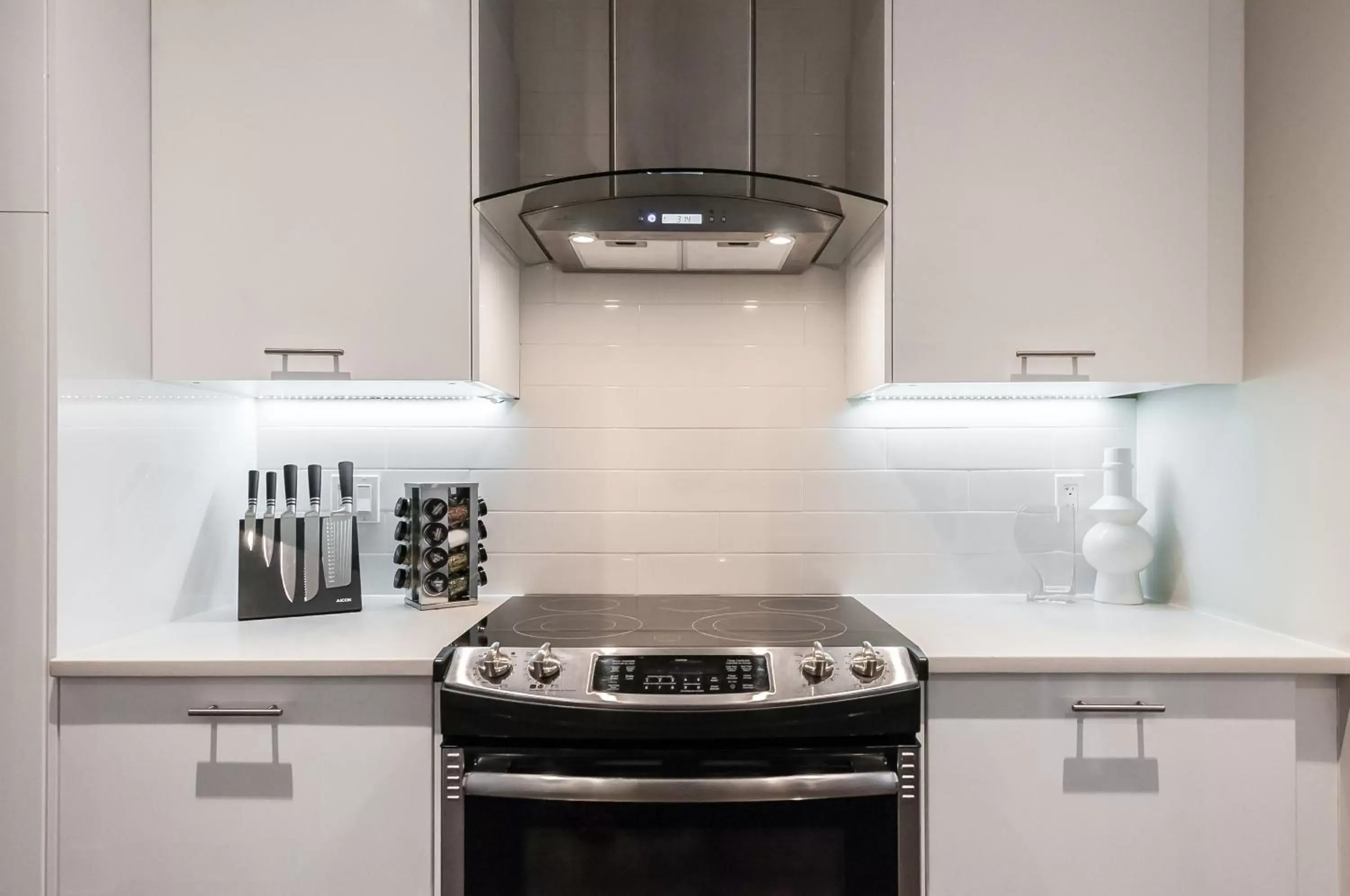 Kitchen or kitchenette, Kitchen/Kitchenette in Parc Avenue Lofts