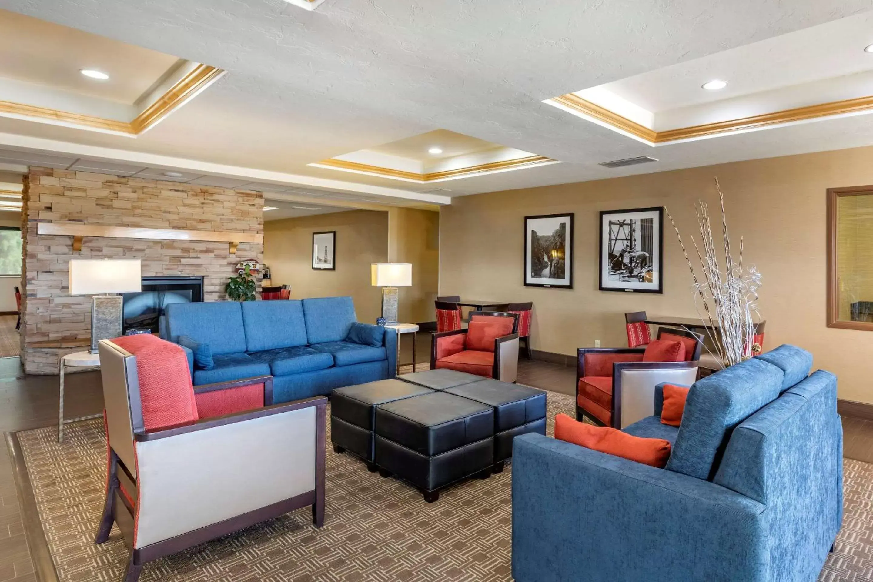 Lobby or reception, Seating Area in Comfort Inn Evansville-Casper