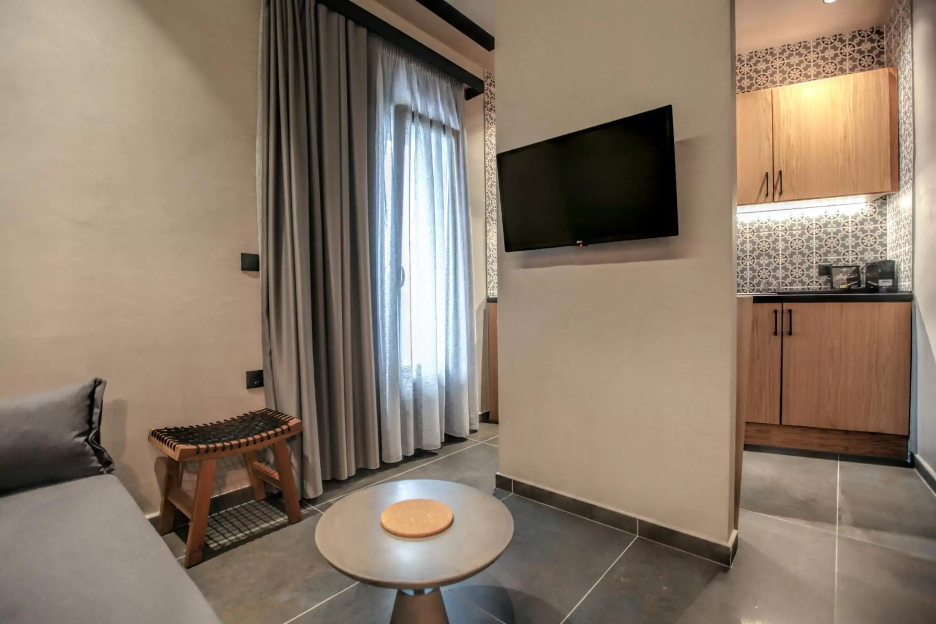 TV and multimedia, TV/Entertainment Center in Meteora Heaven and Earth Kastraki premium suites