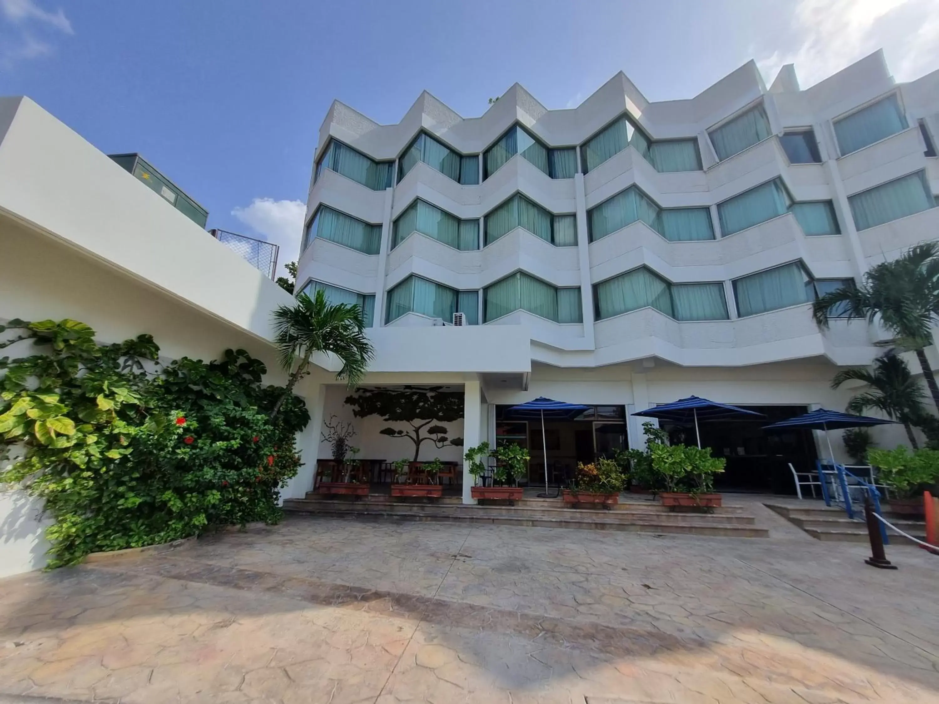 Facade/entrance, Property Building in Hotel Plaza Cozumel