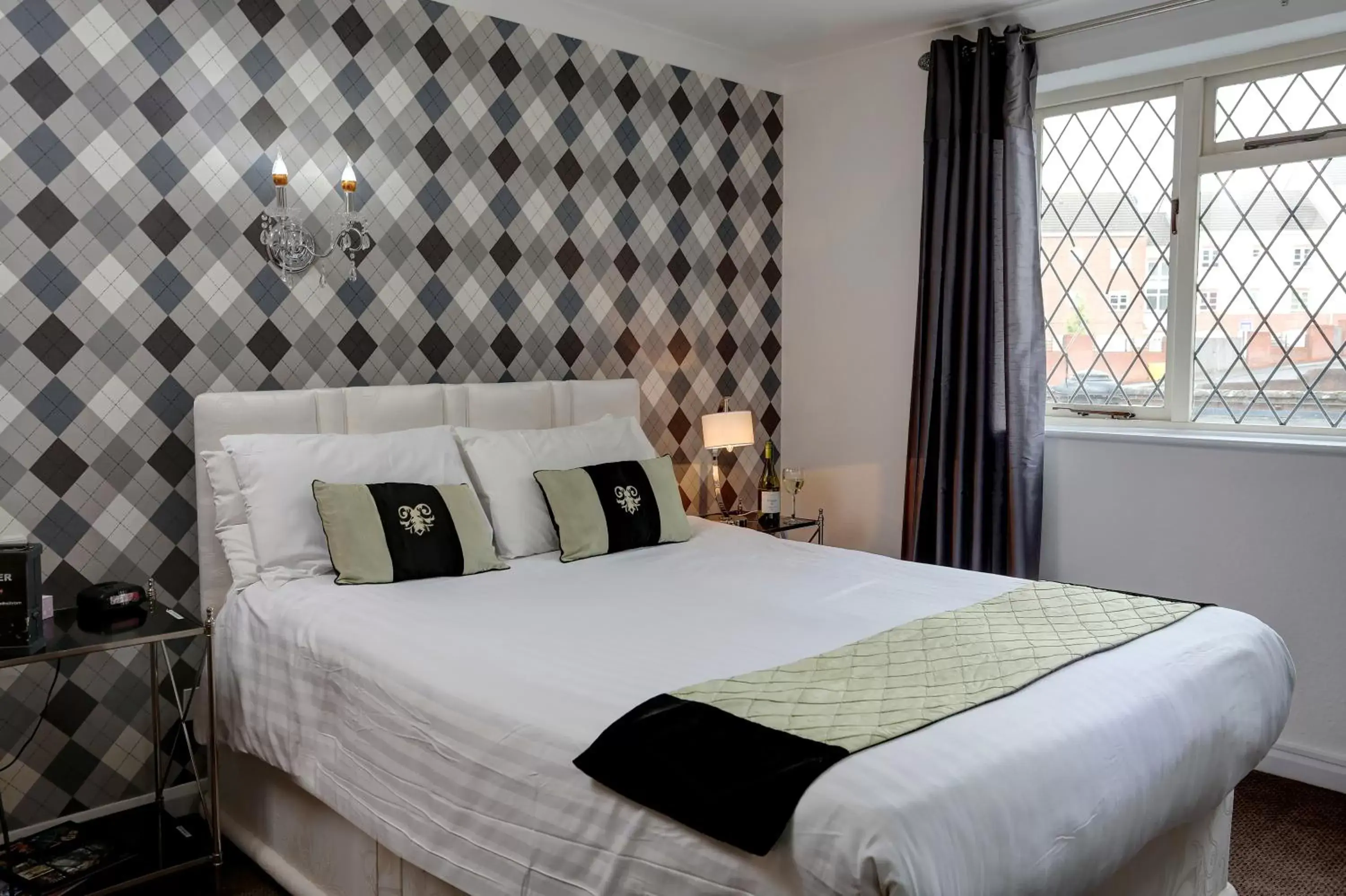 Bed in Barons Court Hotel Walsall