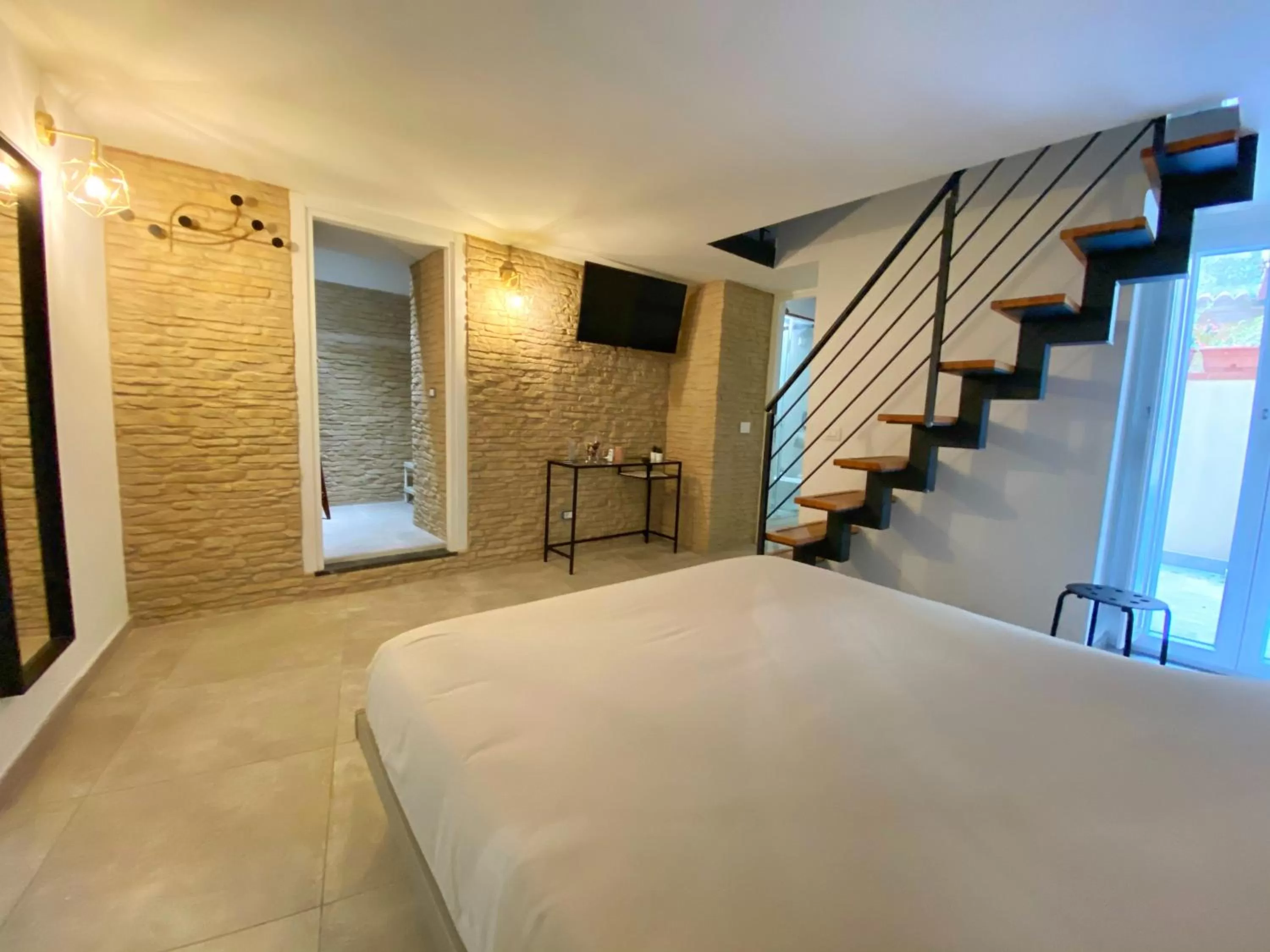 Photo of the whole room in B&B Salerno IN Centro