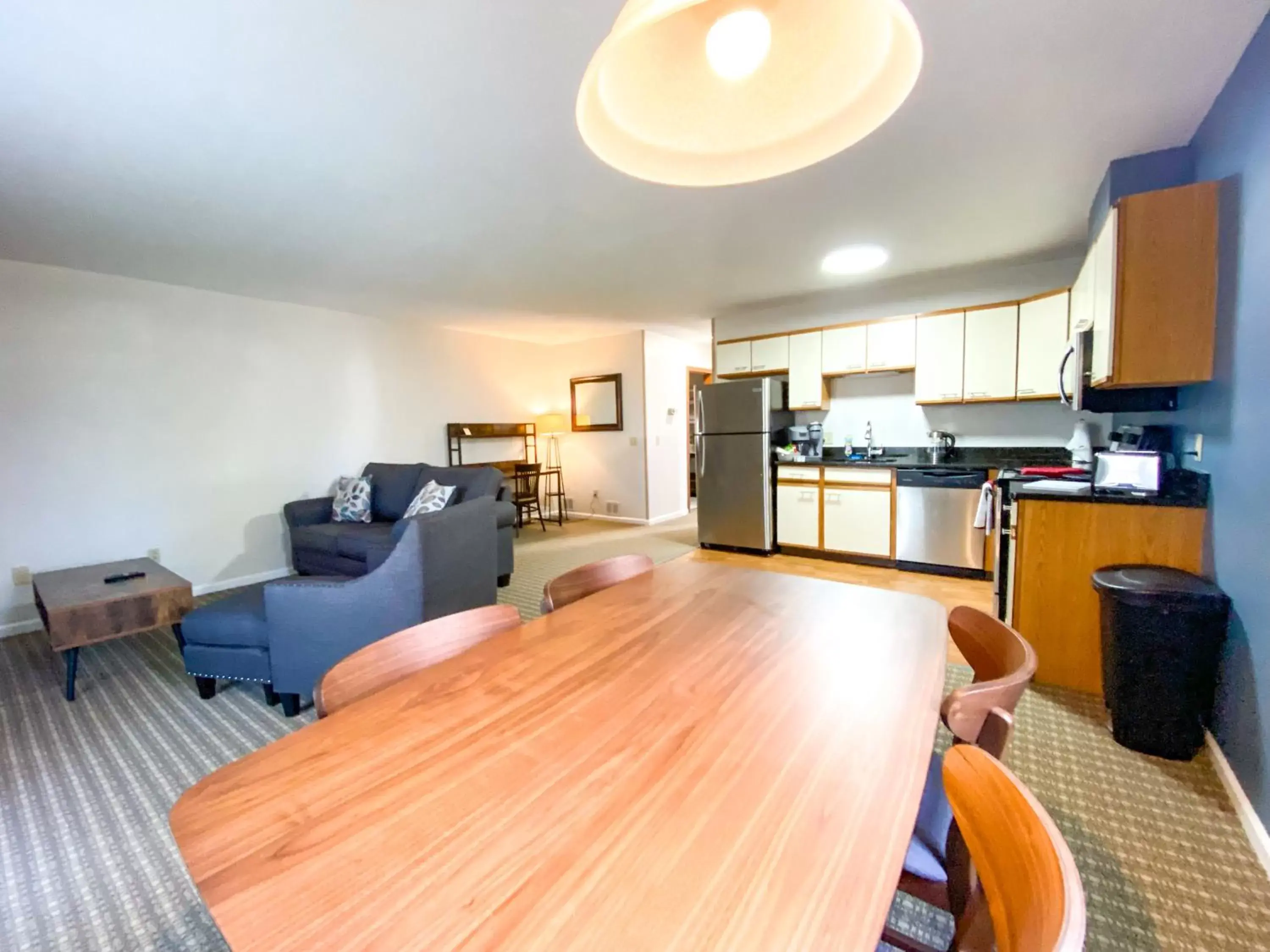 Dining Area in The Central Downtown Inn Suites