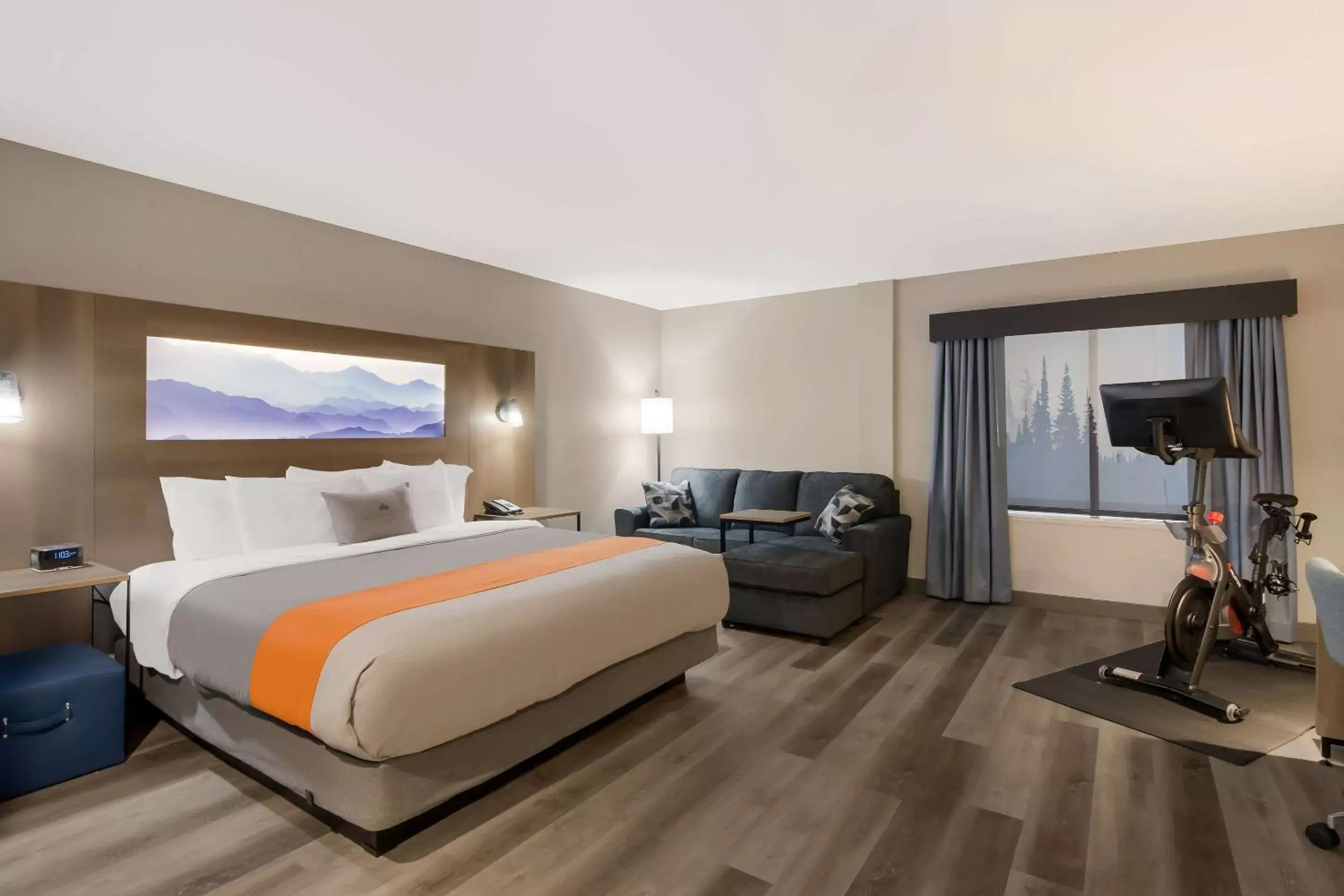 Bedroom in Graystone Lodge, Ascend Hotel Collection