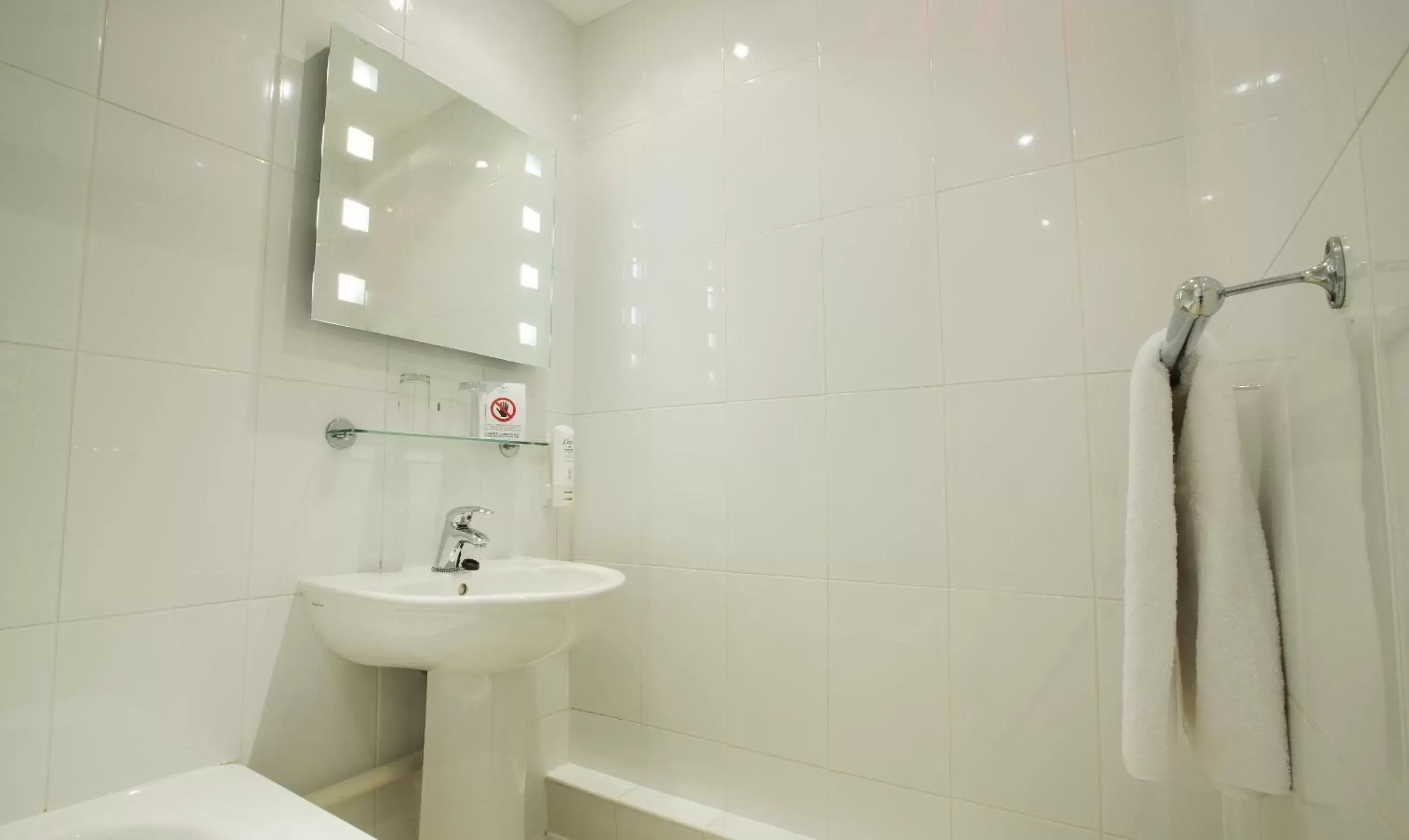 Bathroom in Normandy Hotel (Near Glasgow Airport)