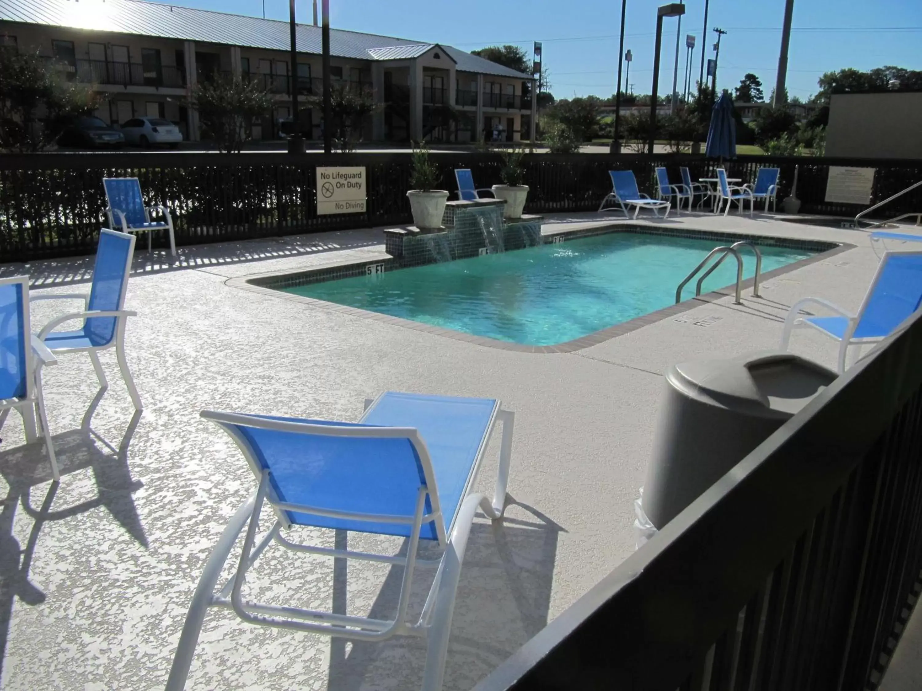 Swimming Pool in Hampton Inn Lindale/Tyler