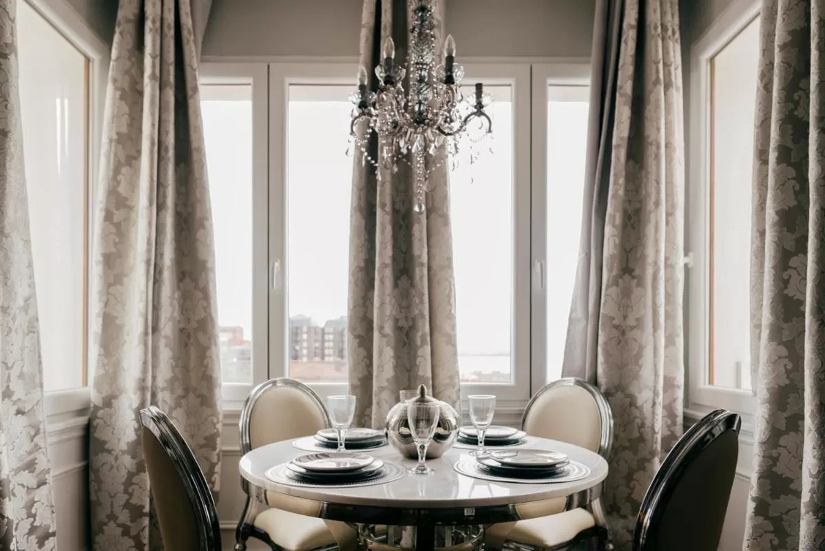Dining area, Restaurant/Places to Eat in Hotel Royal Suite Santander