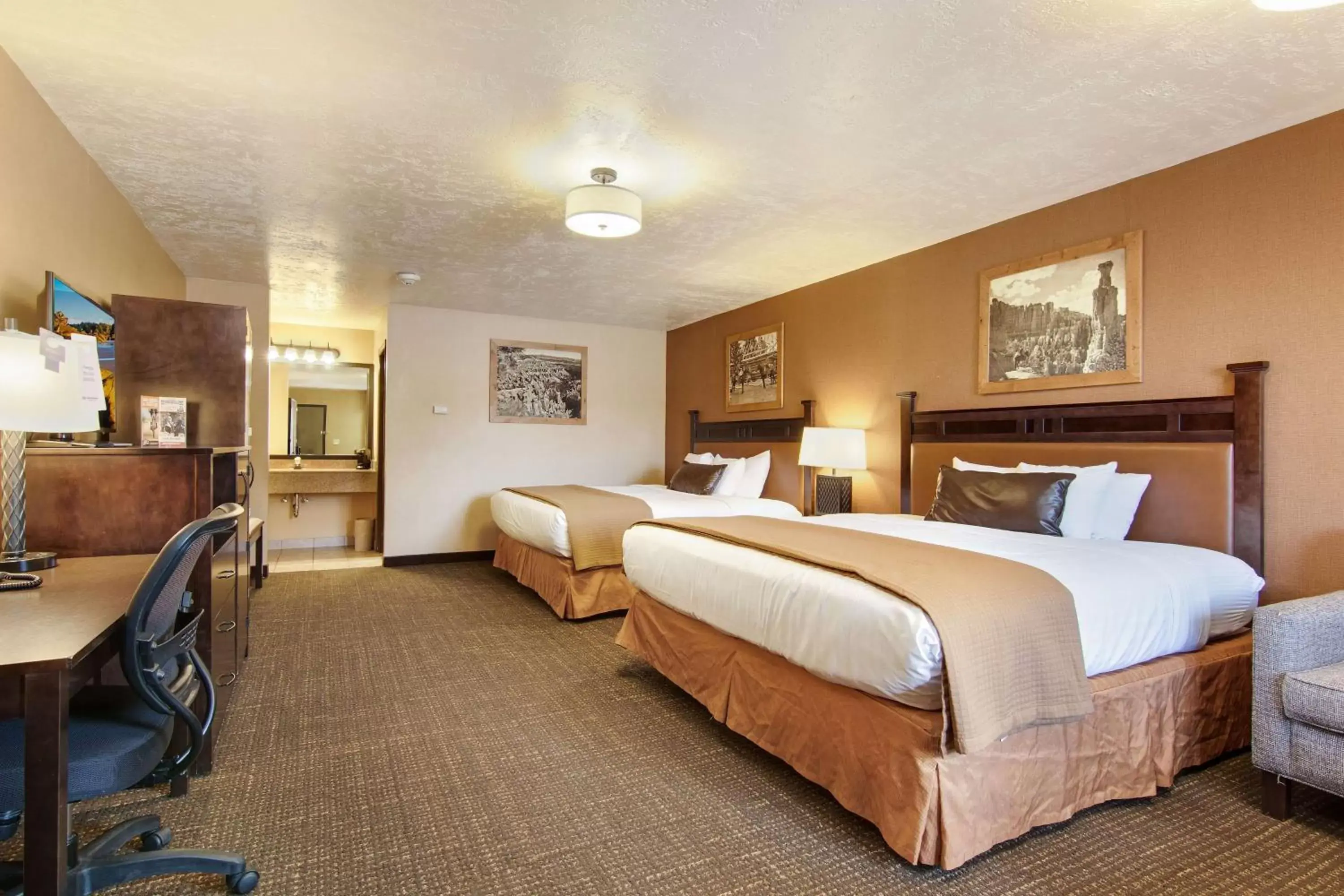 Photo of the whole room, Bed in Best Western PLUS Ruby's Inn