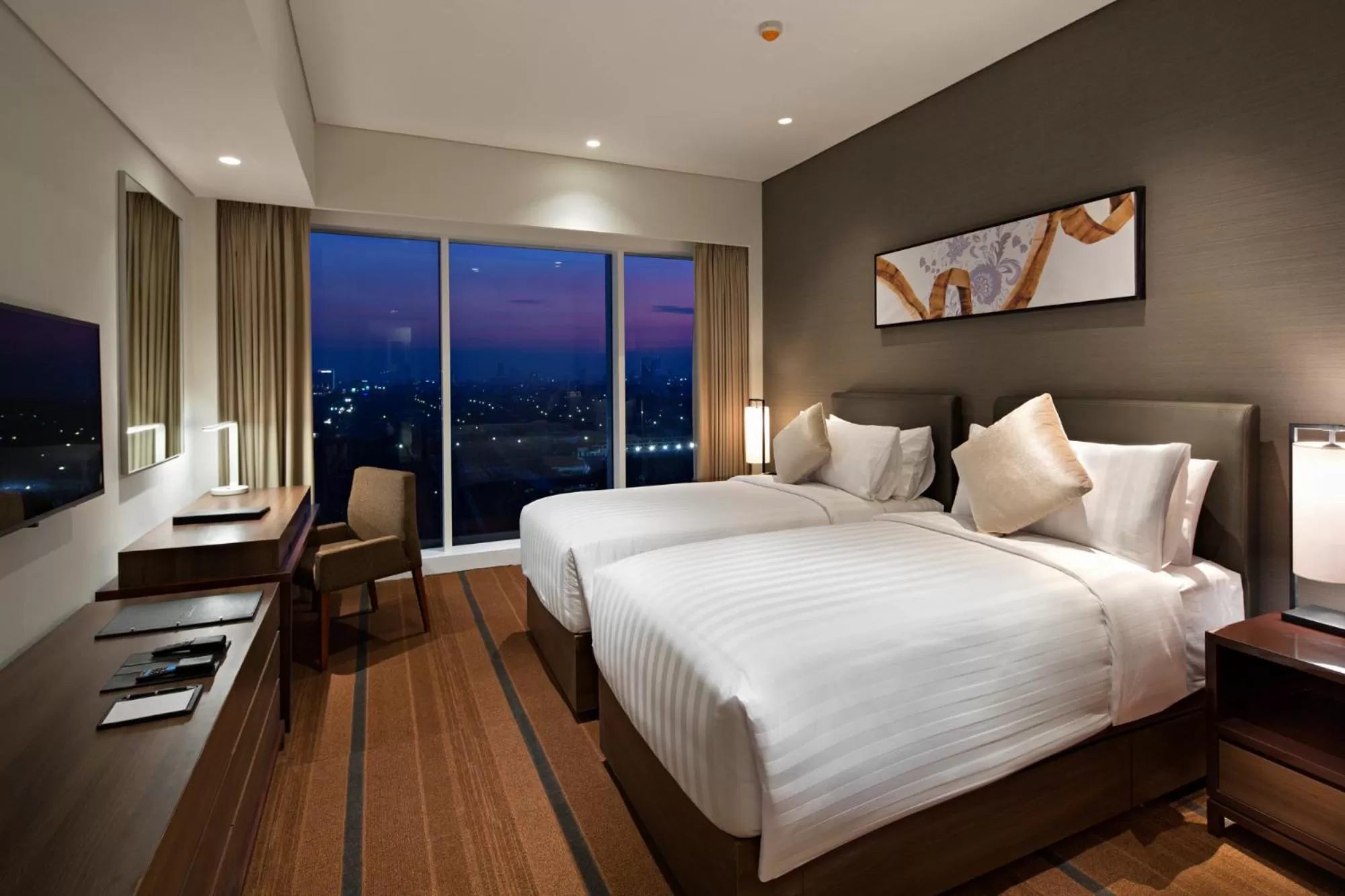 City view, Bed in Oakwood Hotel & Residence Surabaya