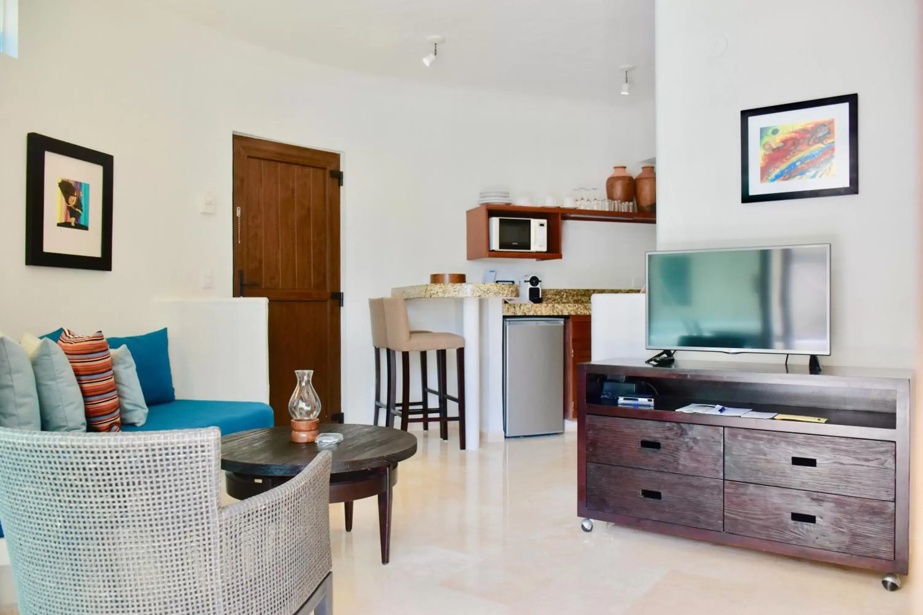 TV and multimedia, Seating Area in Playa Palms Beach Hotel