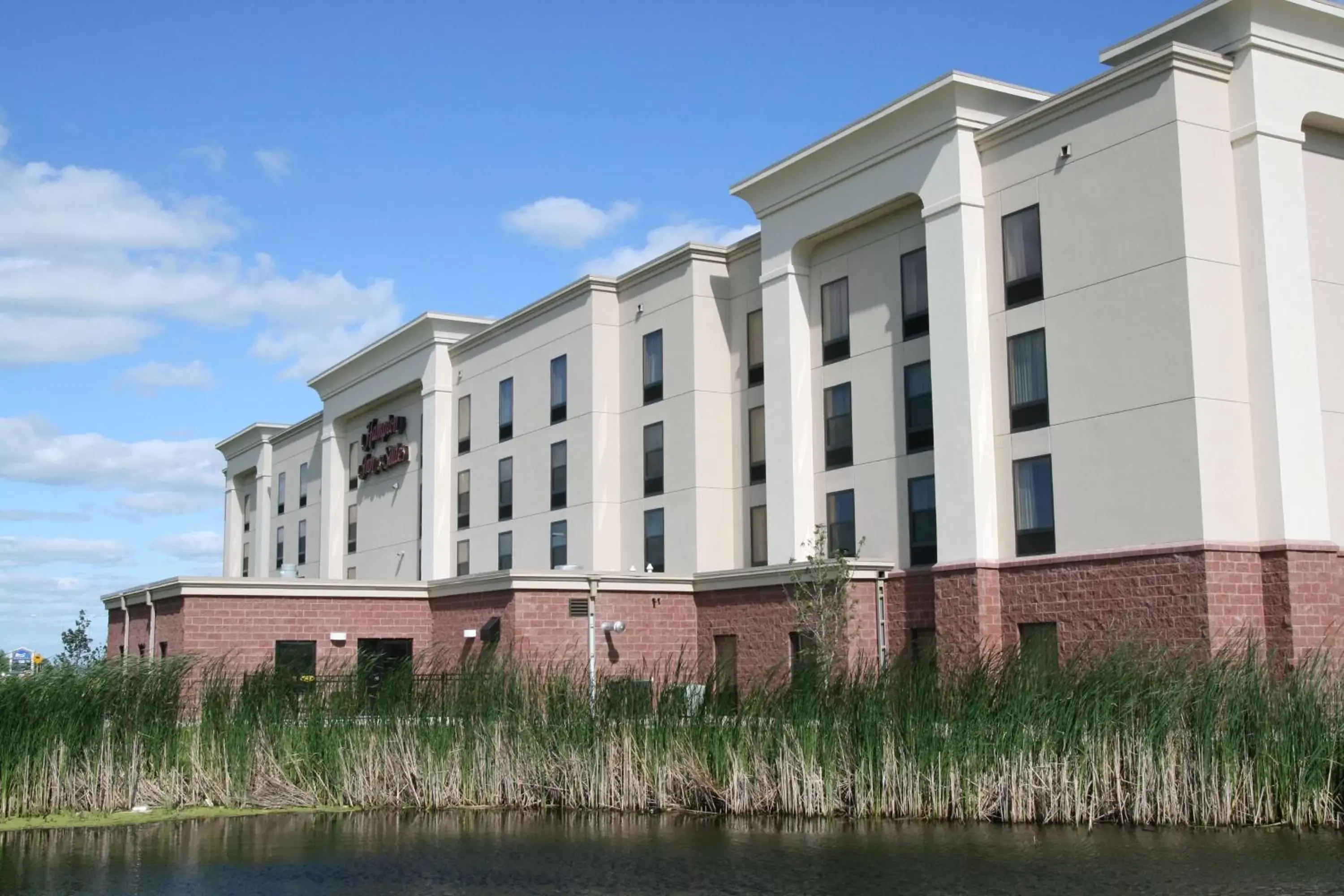 Property Building in Hampton Inn & Suites Brookings