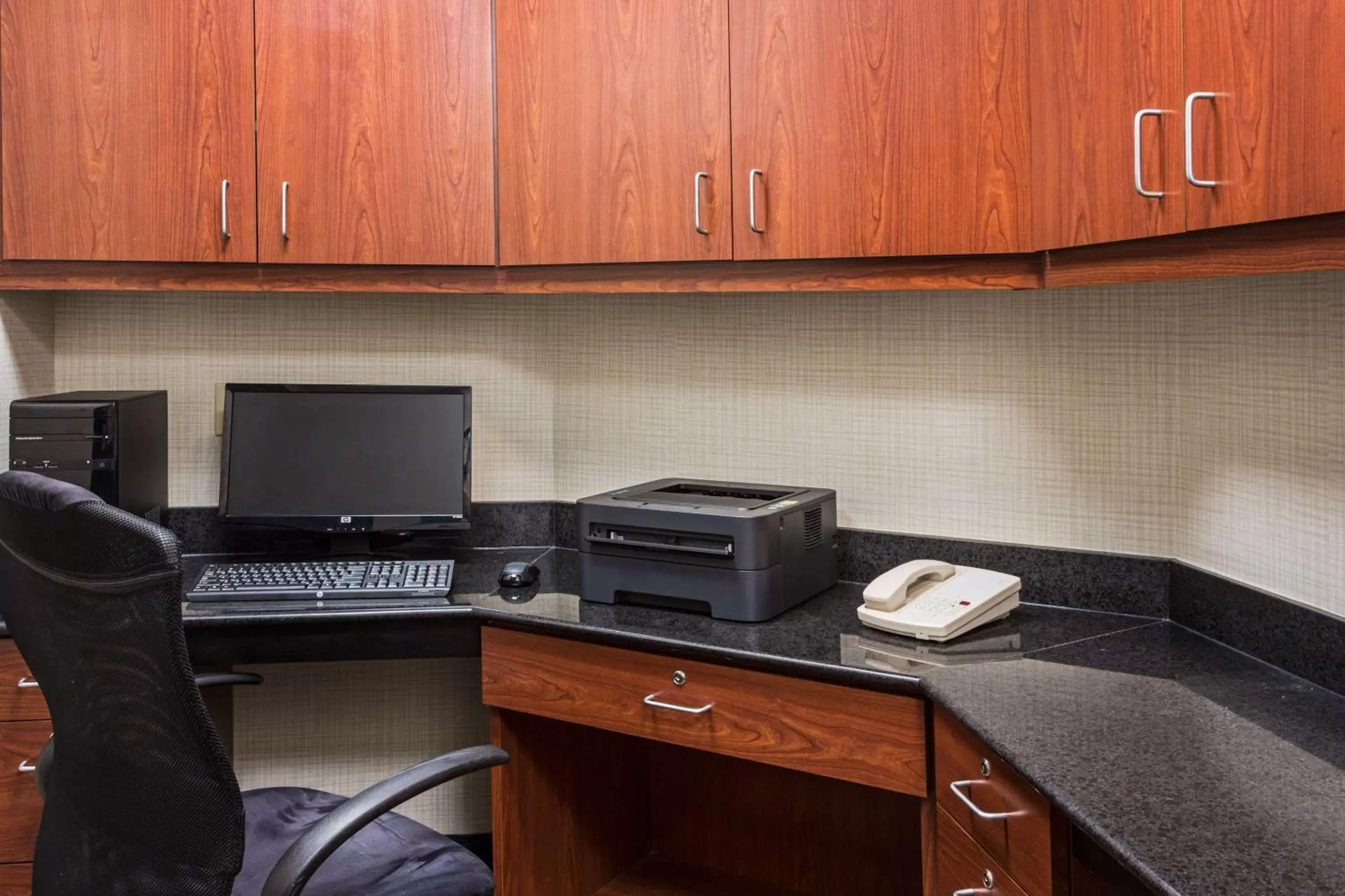 Business facilities in Hampton Inn Clearfield