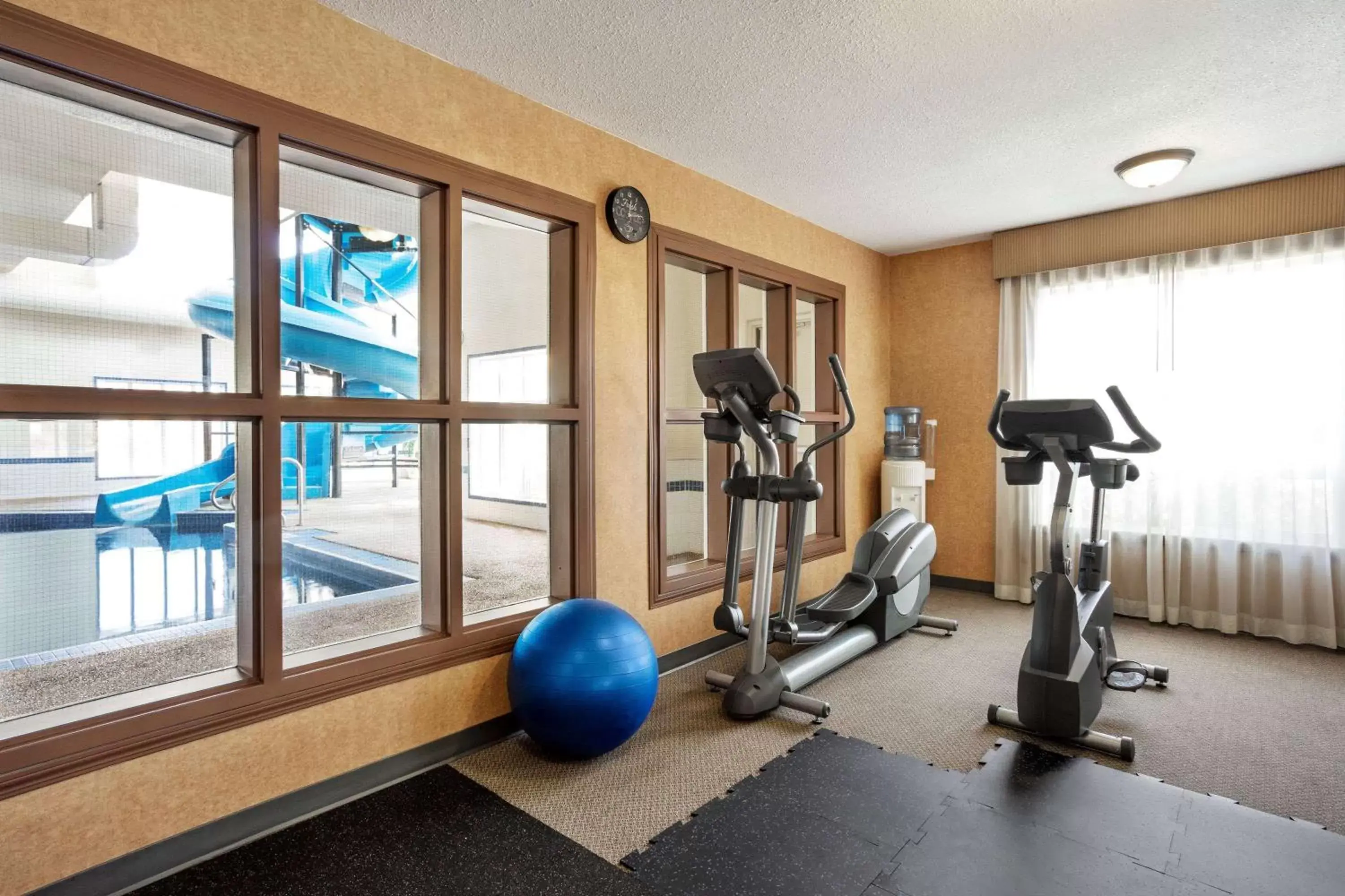 Fitness centre/facilities, Fitness Center/Facilities in Days Inn & Suites by Wyndham Strathmore