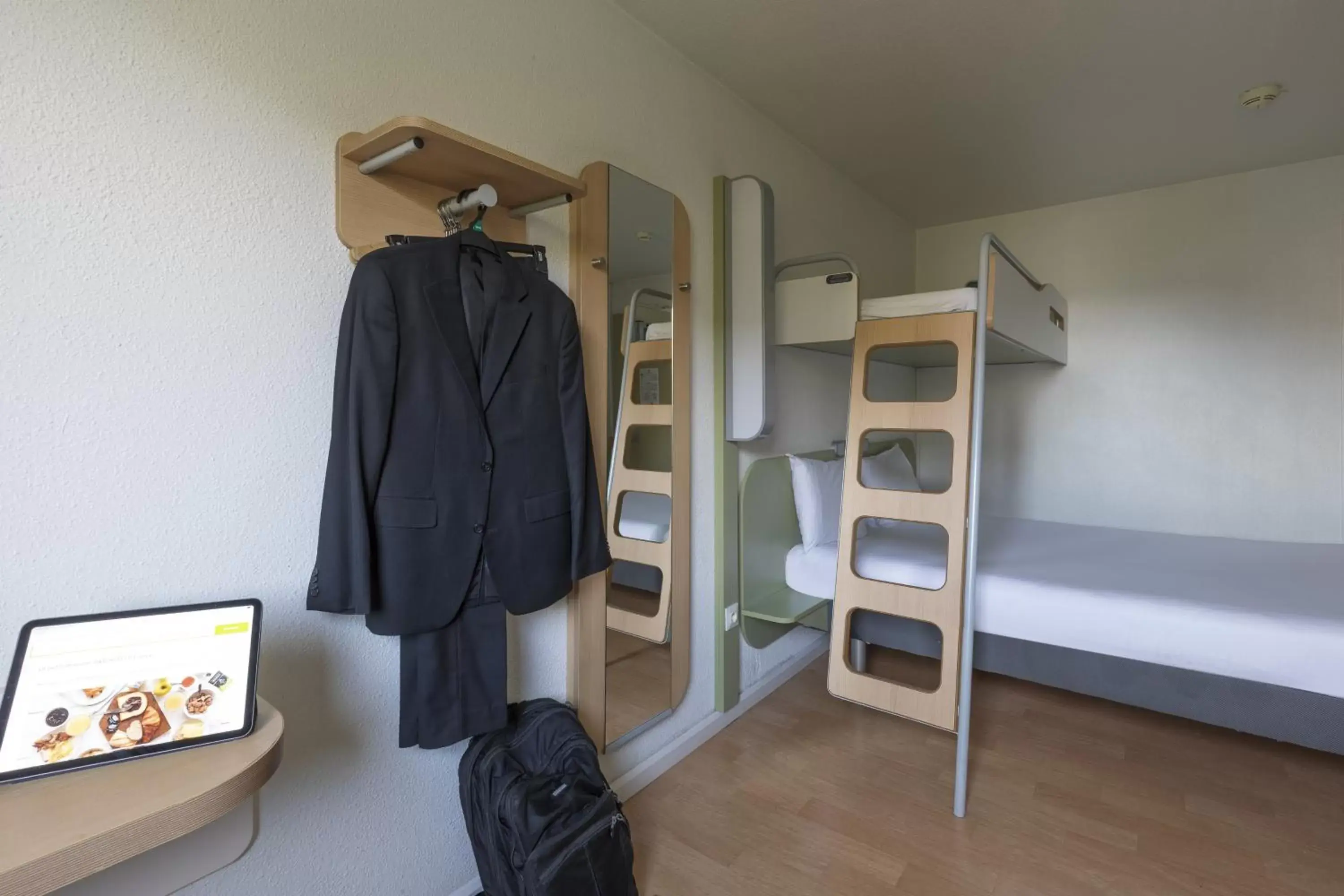 Bedroom, Bunk Bed in B&B HOTEL Troyes Centre