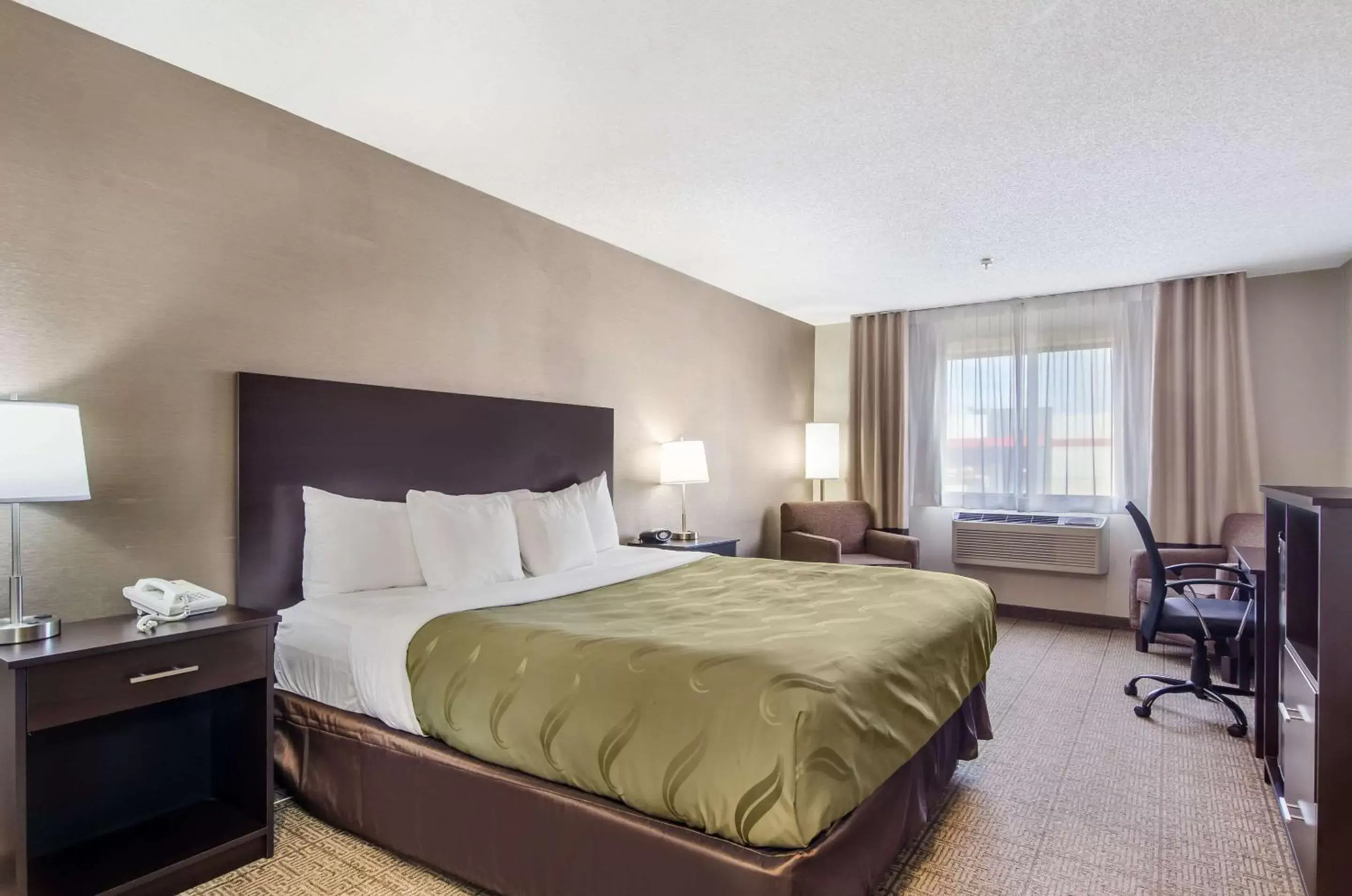 Photo of the whole room, Bed in Quality Inn Goodland, KS near Northwest Kansas Technical College