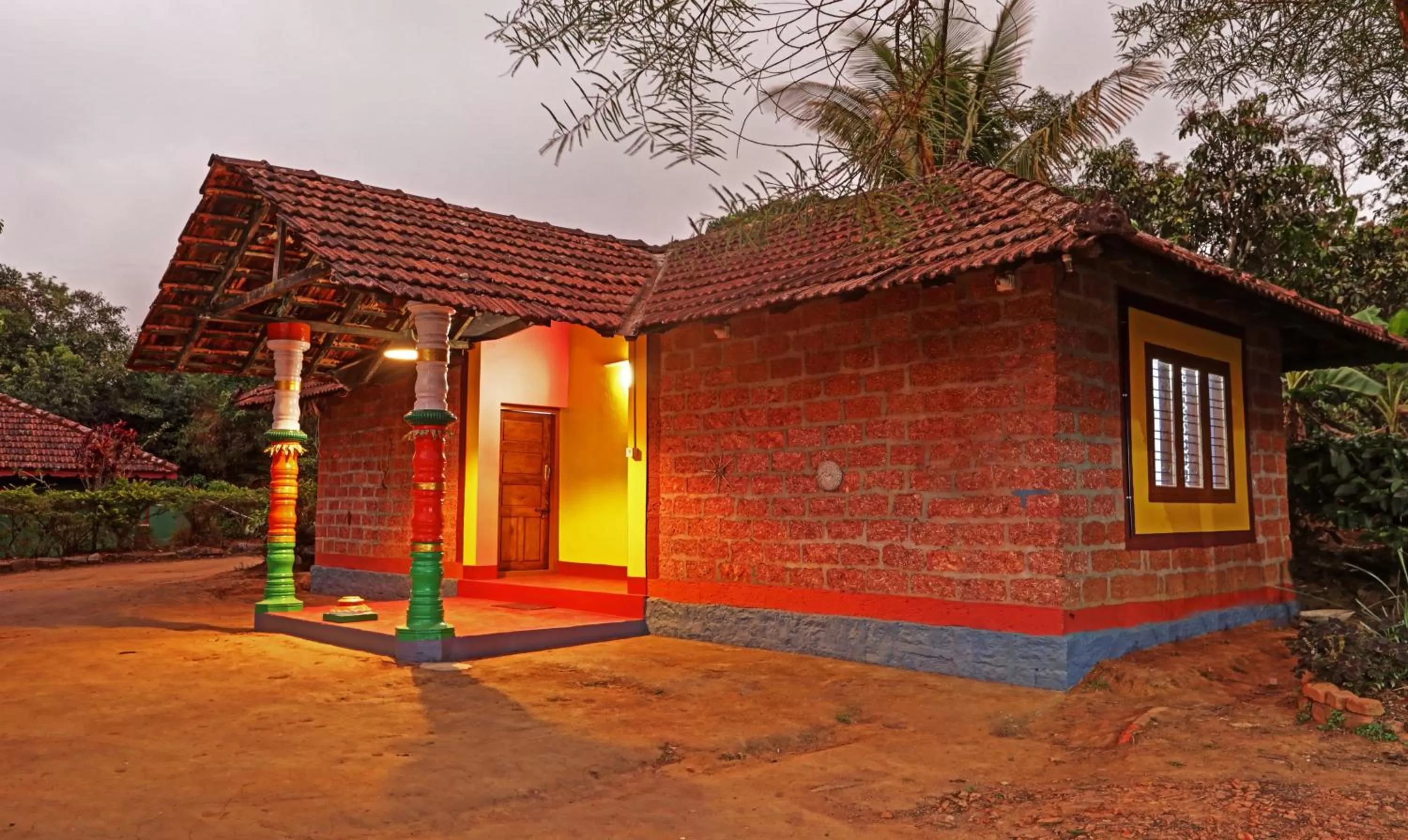 Property building in Hotel Allaranda Homestay