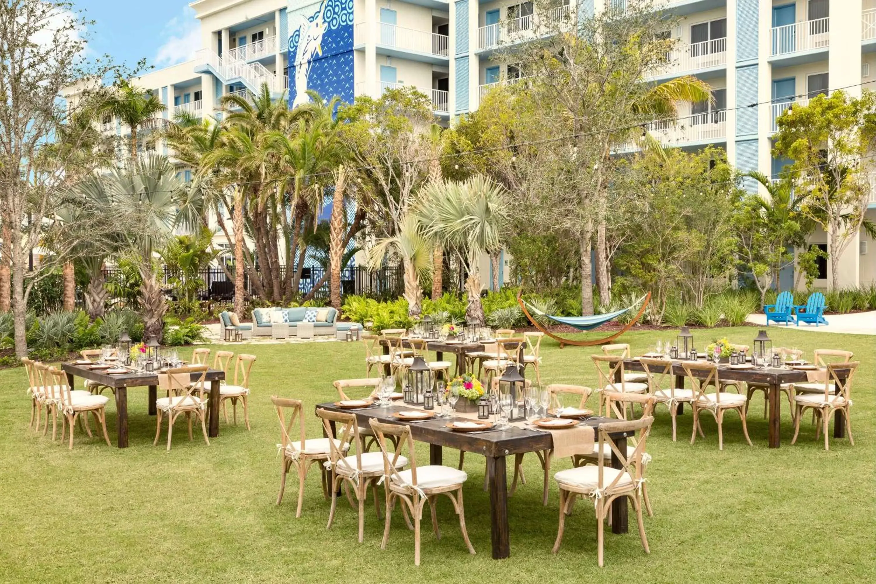 Garden, Restaurant/Places to Eat in Hilton Garden Inn Key West / The Keys Collection