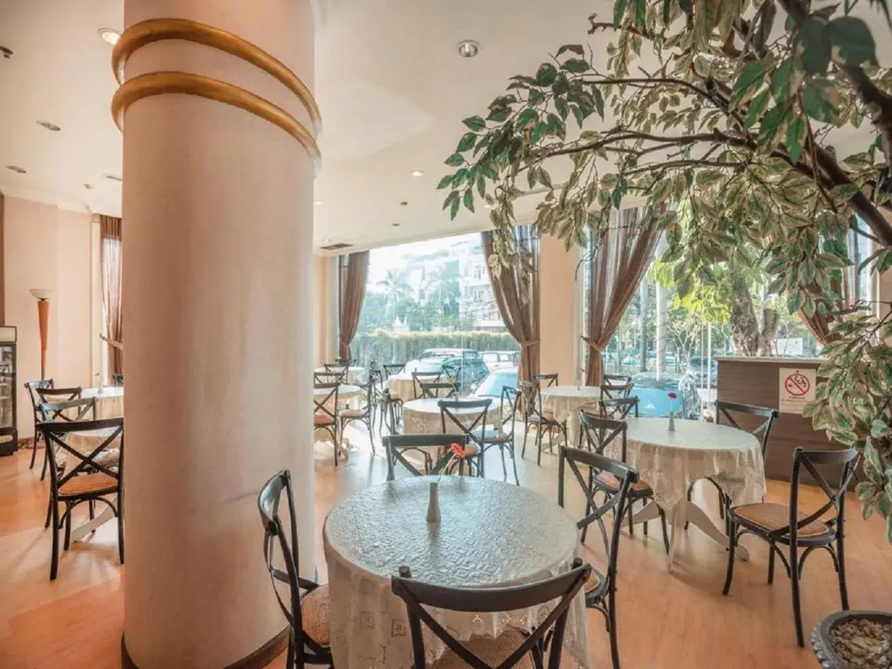 Restaurant/Places to Eat in Hotel Bulevar Tanjung Duren Jakarta