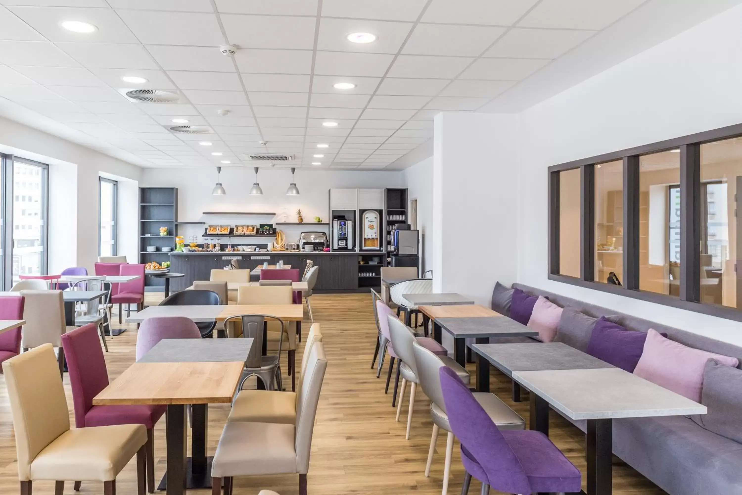 Continental breakfast, Restaurant/Places to Eat in Campanile Metz Centre - Gare