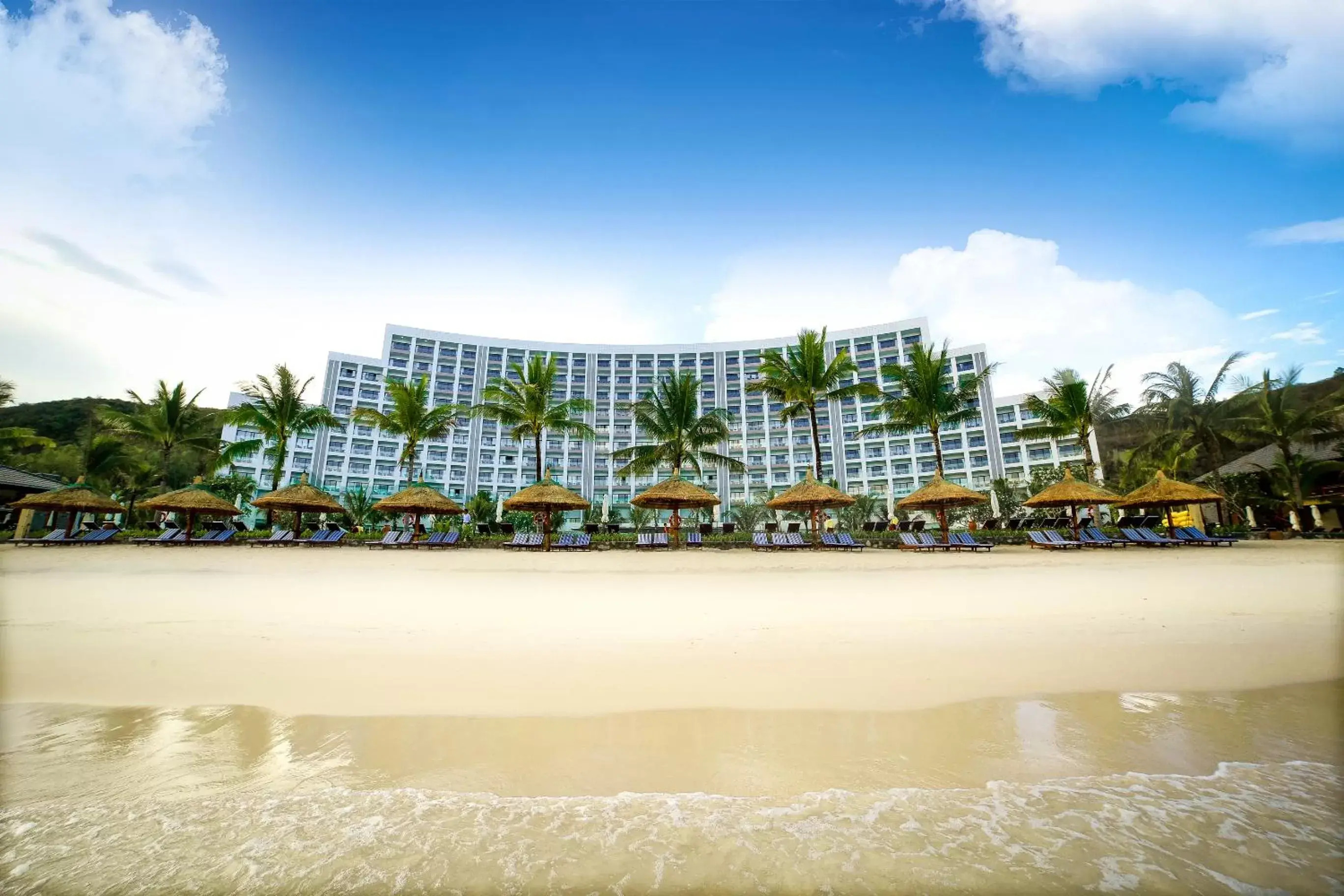 Facade/entrance, Beach in Vinpearl Resort & Spa Nha Trang Bay