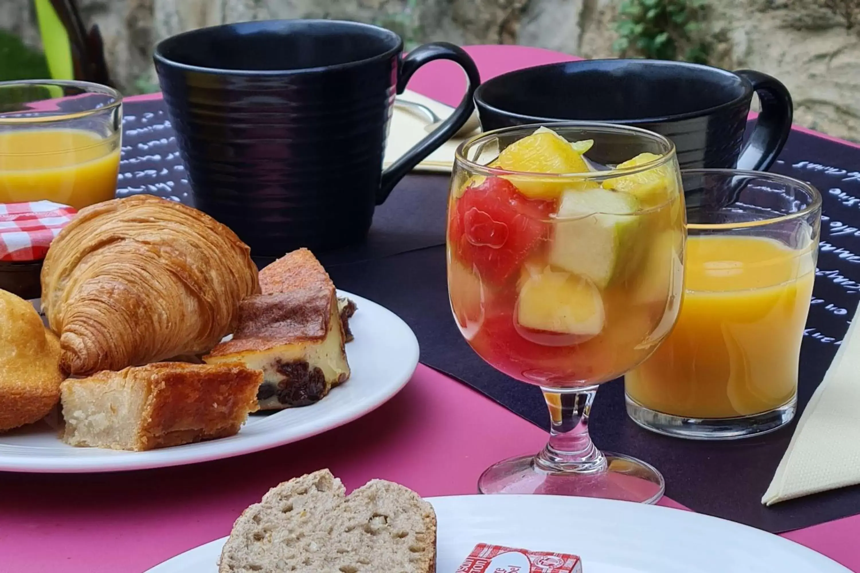 Breakfast in Best Western Plus Hôtel Vannes Centre Ville