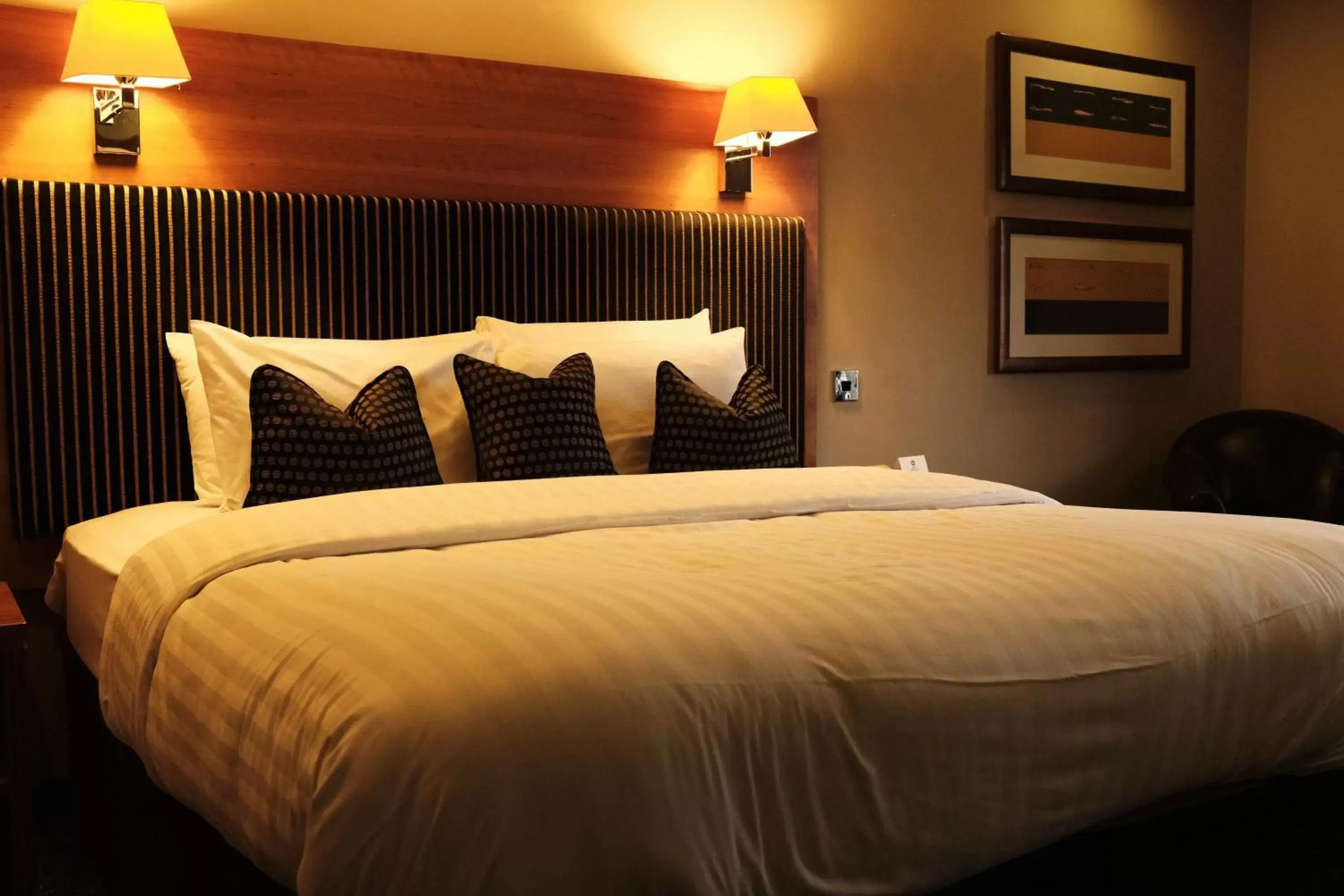 Bed in Best Western Garfield House Hotel