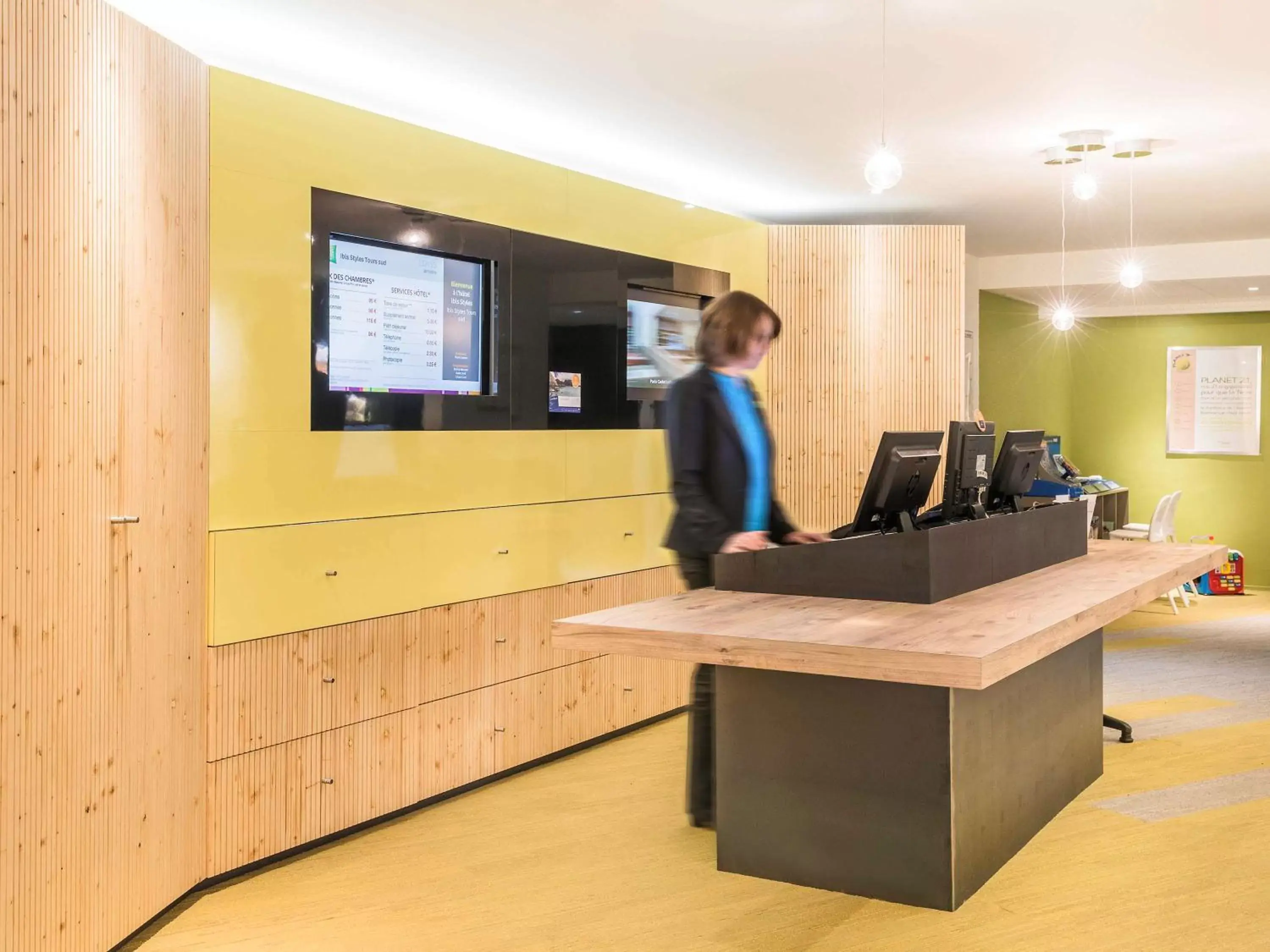 Property building, Lobby/Reception in ibis Styles Tours Sud