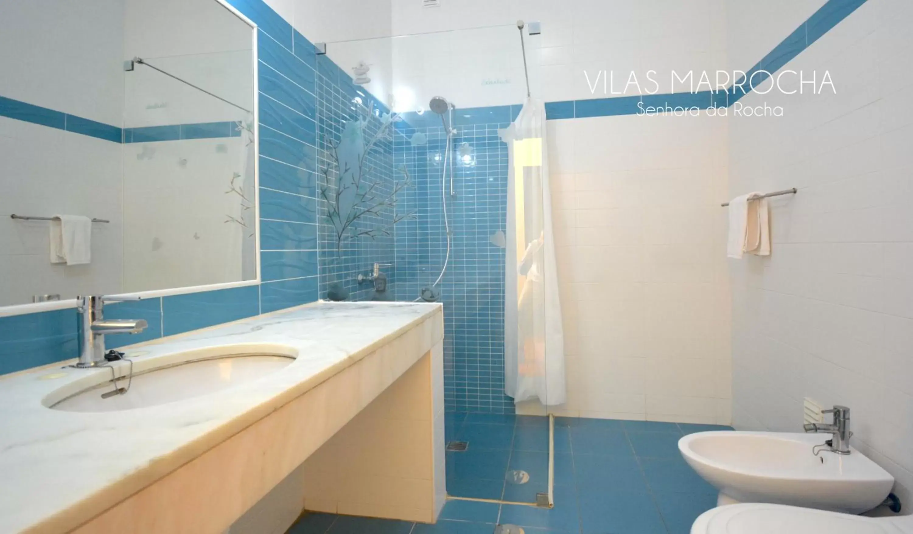 Shower, Bathroom in Vilas Marrocha