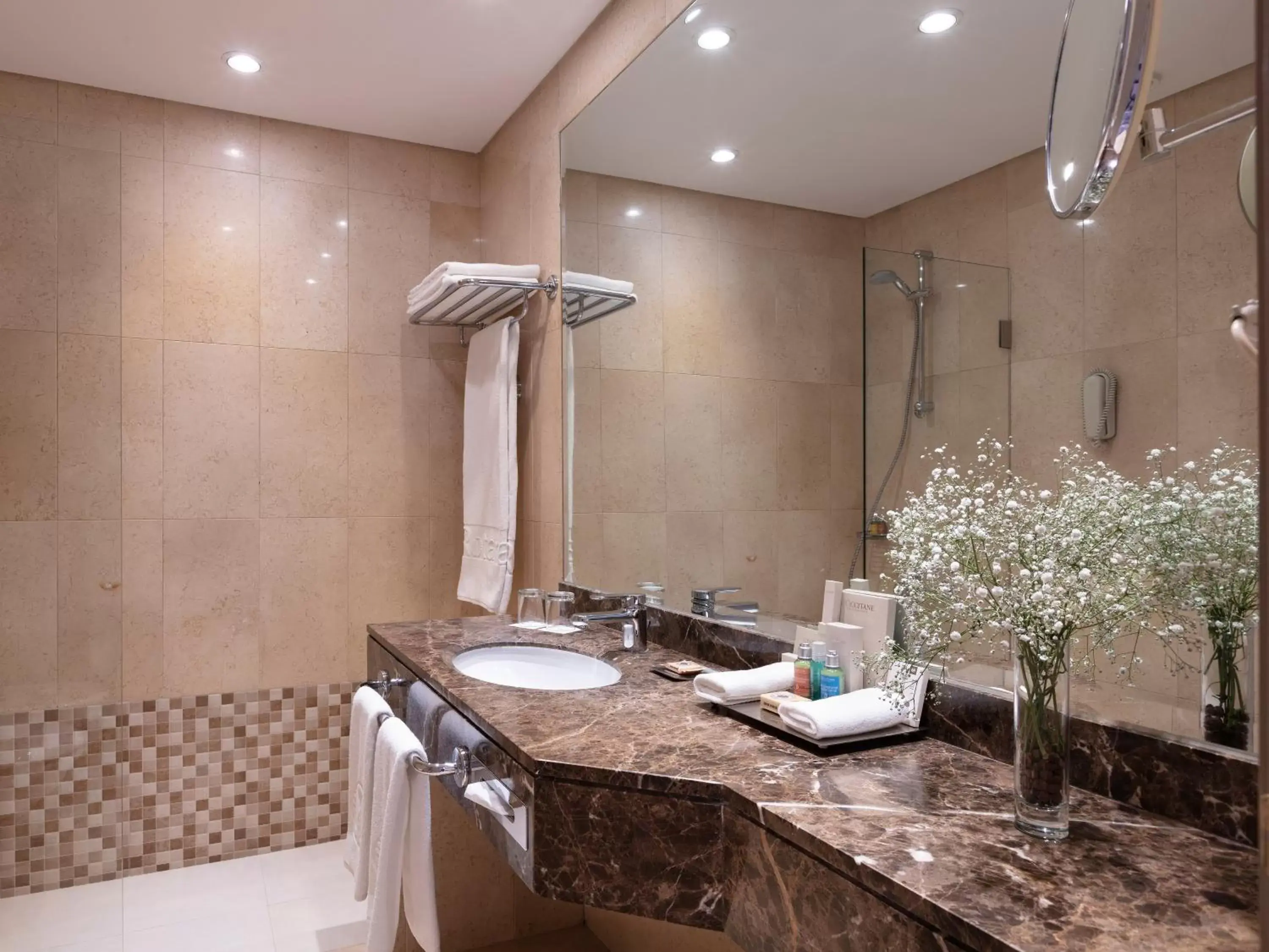 Bathroom in Gefinor Rotana – Beirut