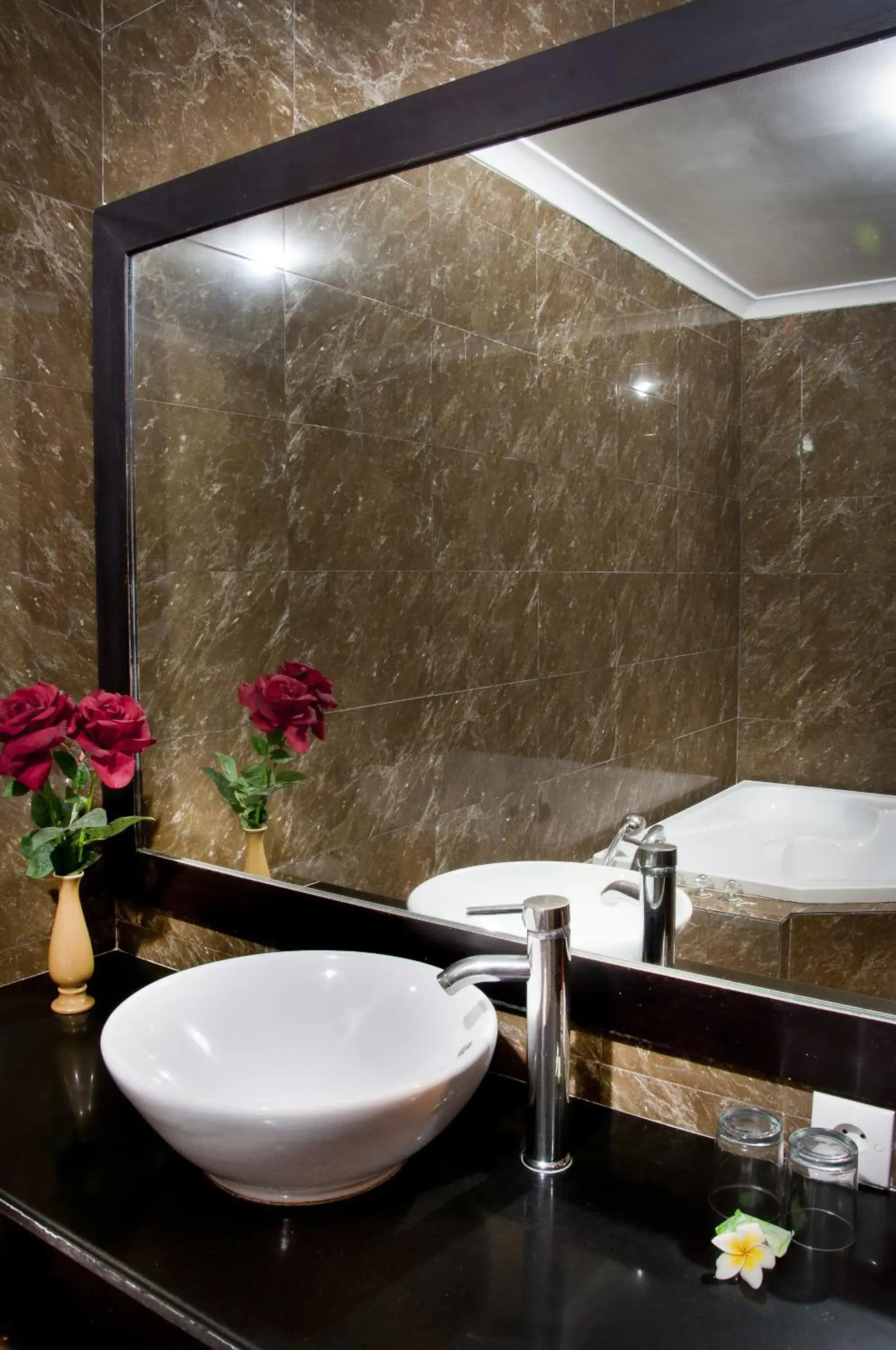 Shower, Bathroom in Sindhu Mertha Suite