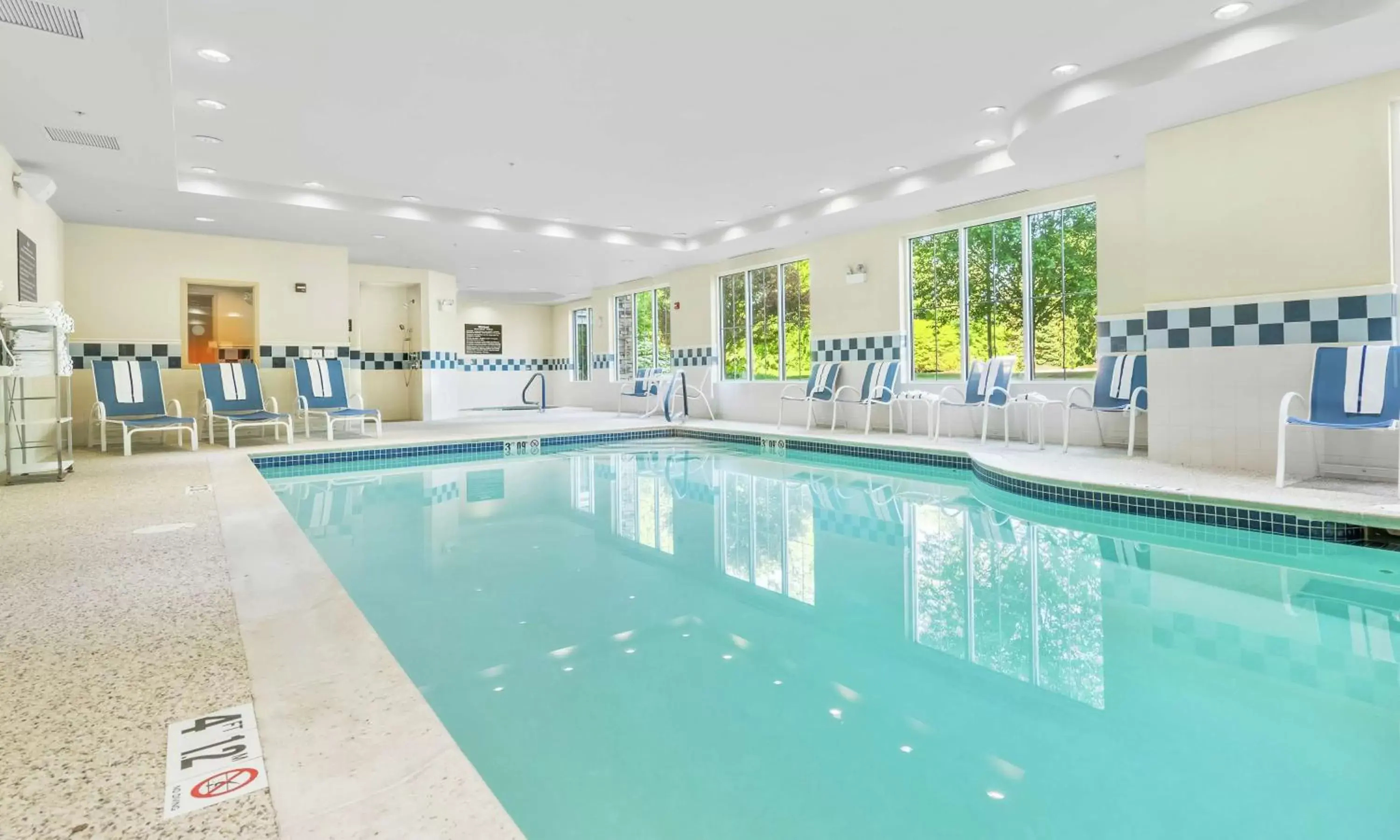 Pool view, Swimming Pool in Hampton Inn Nashua