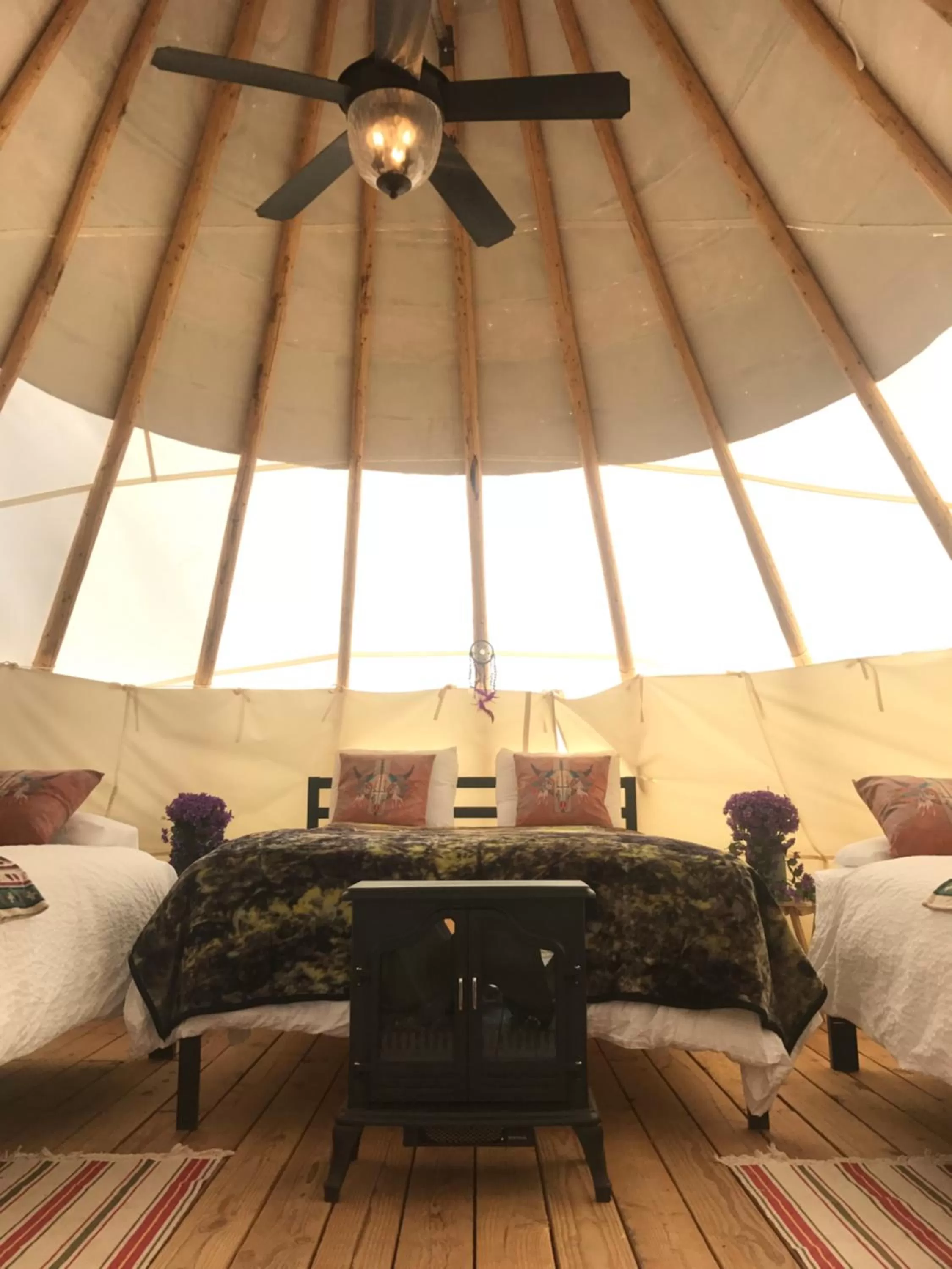 Photo of the whole room, Bed in Olancha RV Park and Motel