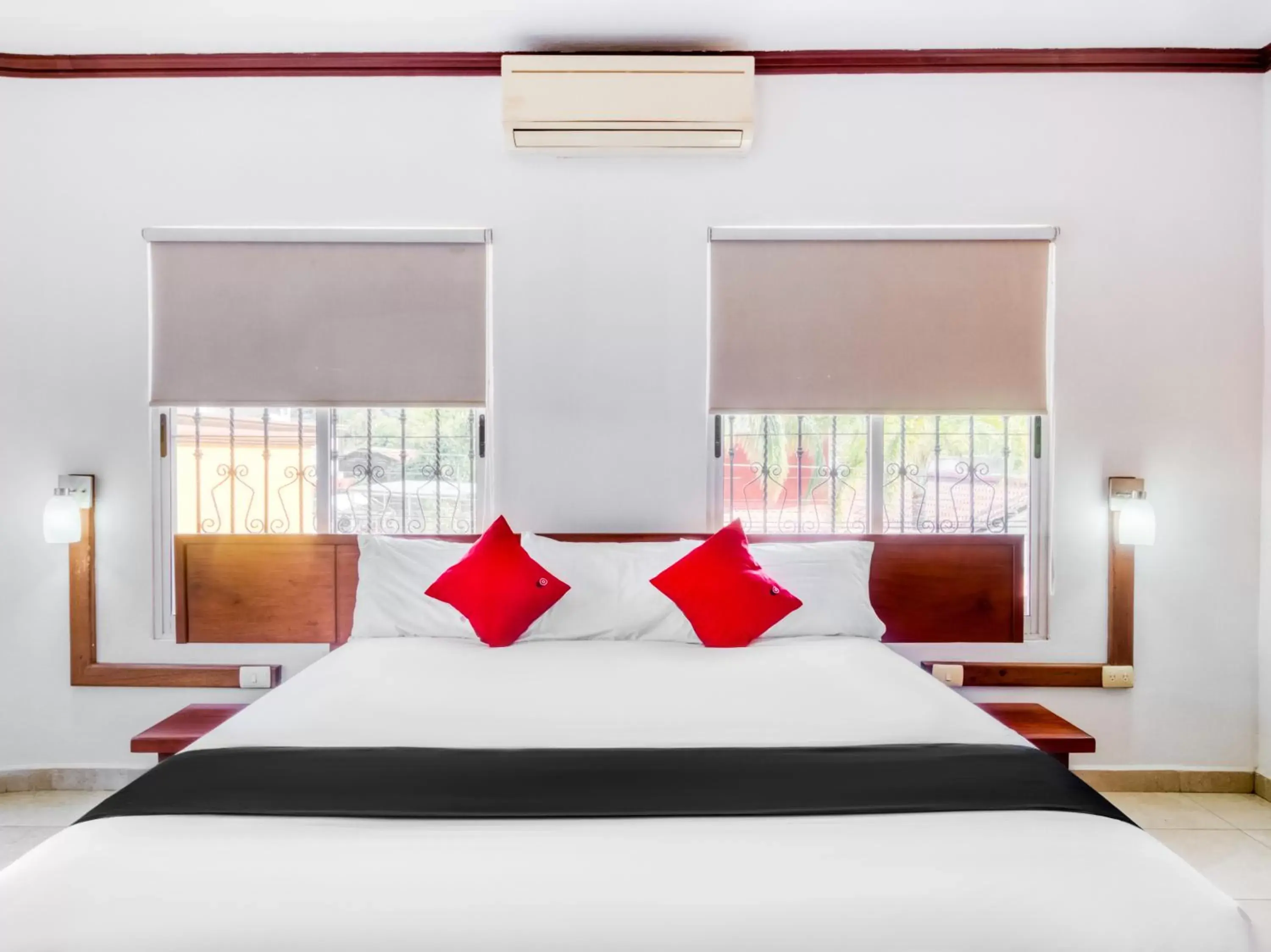 Bedroom, Bed in Monte Salerno Hotel & Suites