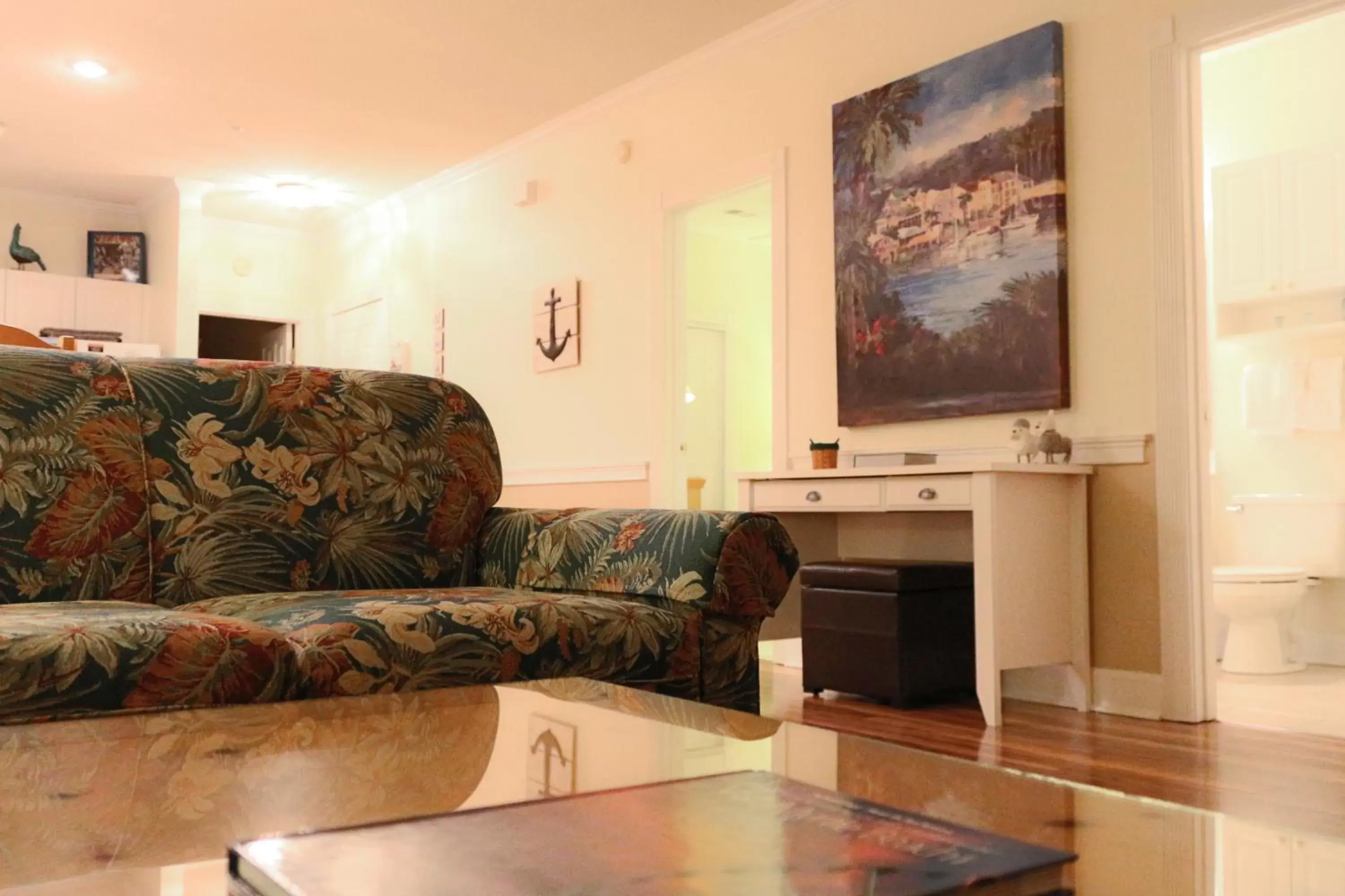 Living room, Seating Area in Myrtlewood Condos