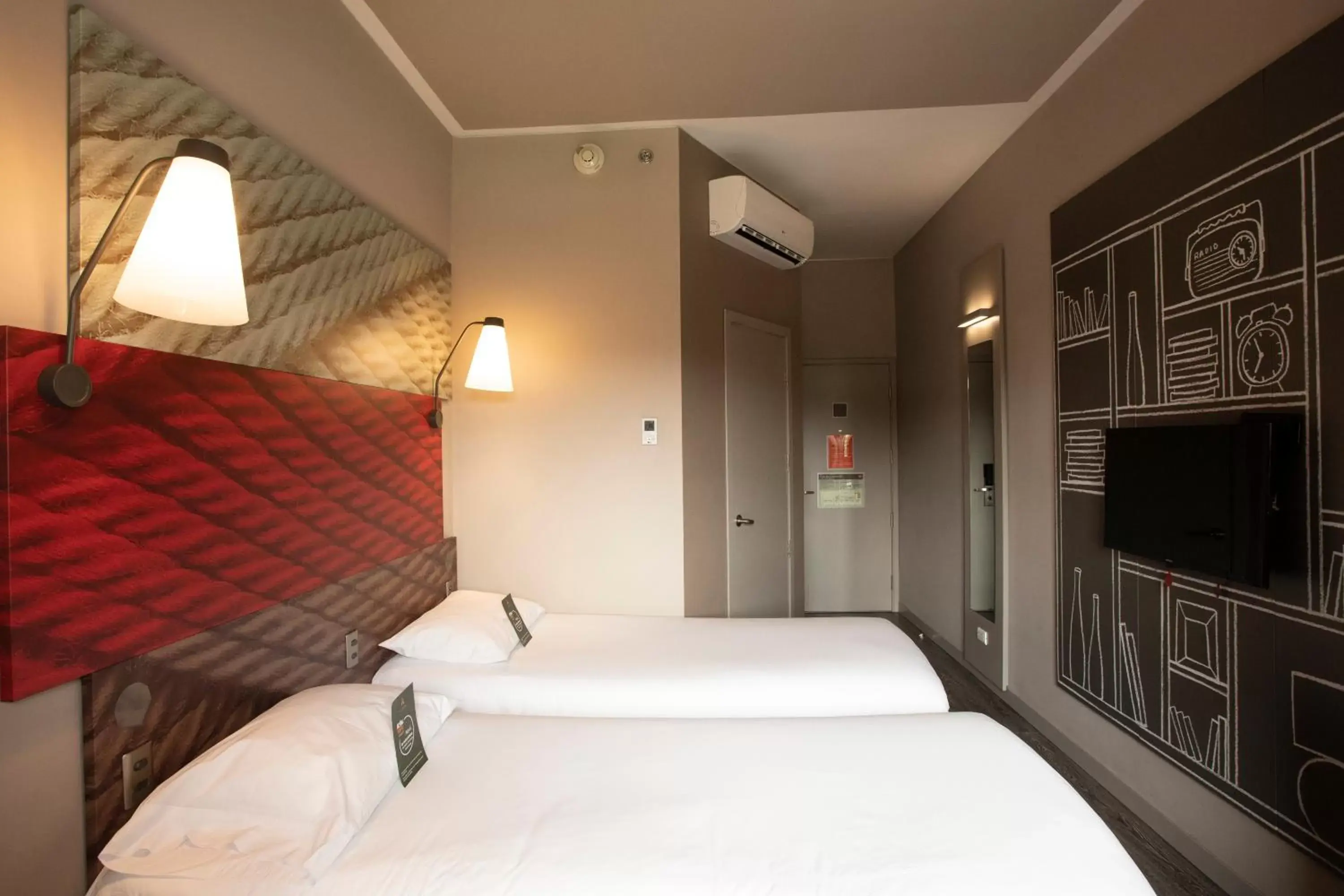 Bedroom, Bed in Hotel Ibis Cali Granada