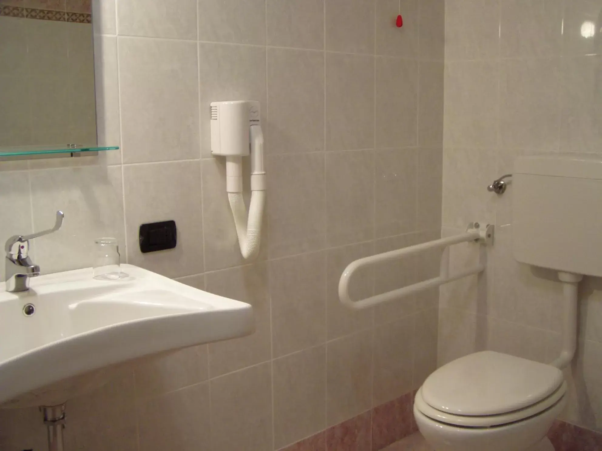 Shower, Bathroom in Hotel San Giorgio