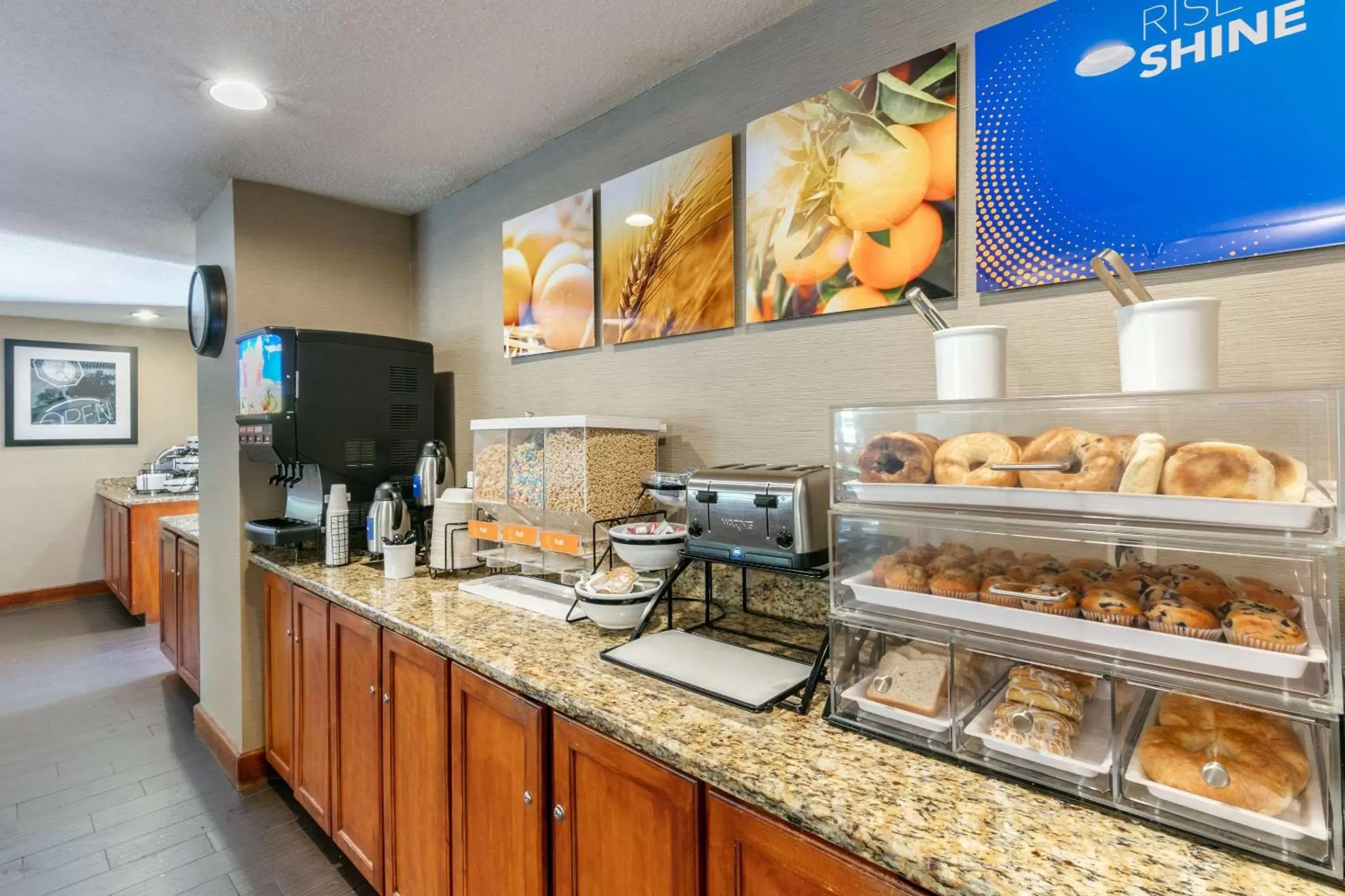 Restaurant/places to eat in Comfort Inn Downtown Chattanooga
