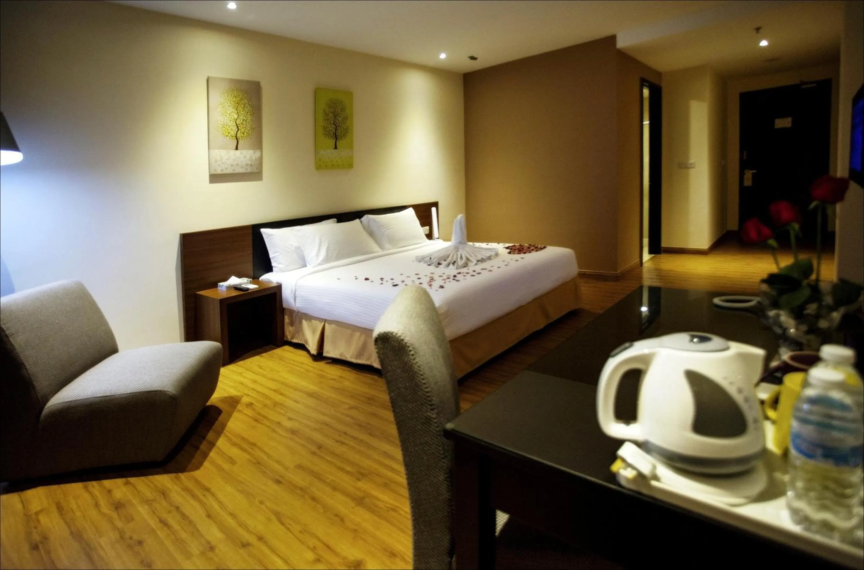 Bedroom, Bed in Cathayana Hotel Kuantan