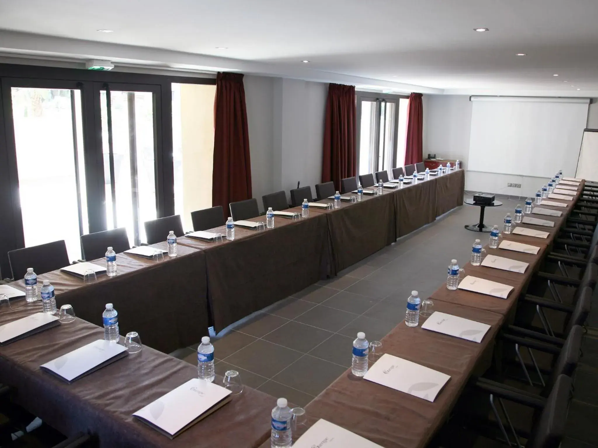Banquet/Function facilities, Business Area/Conference Room in Garrigae Distillerie de Pezenas