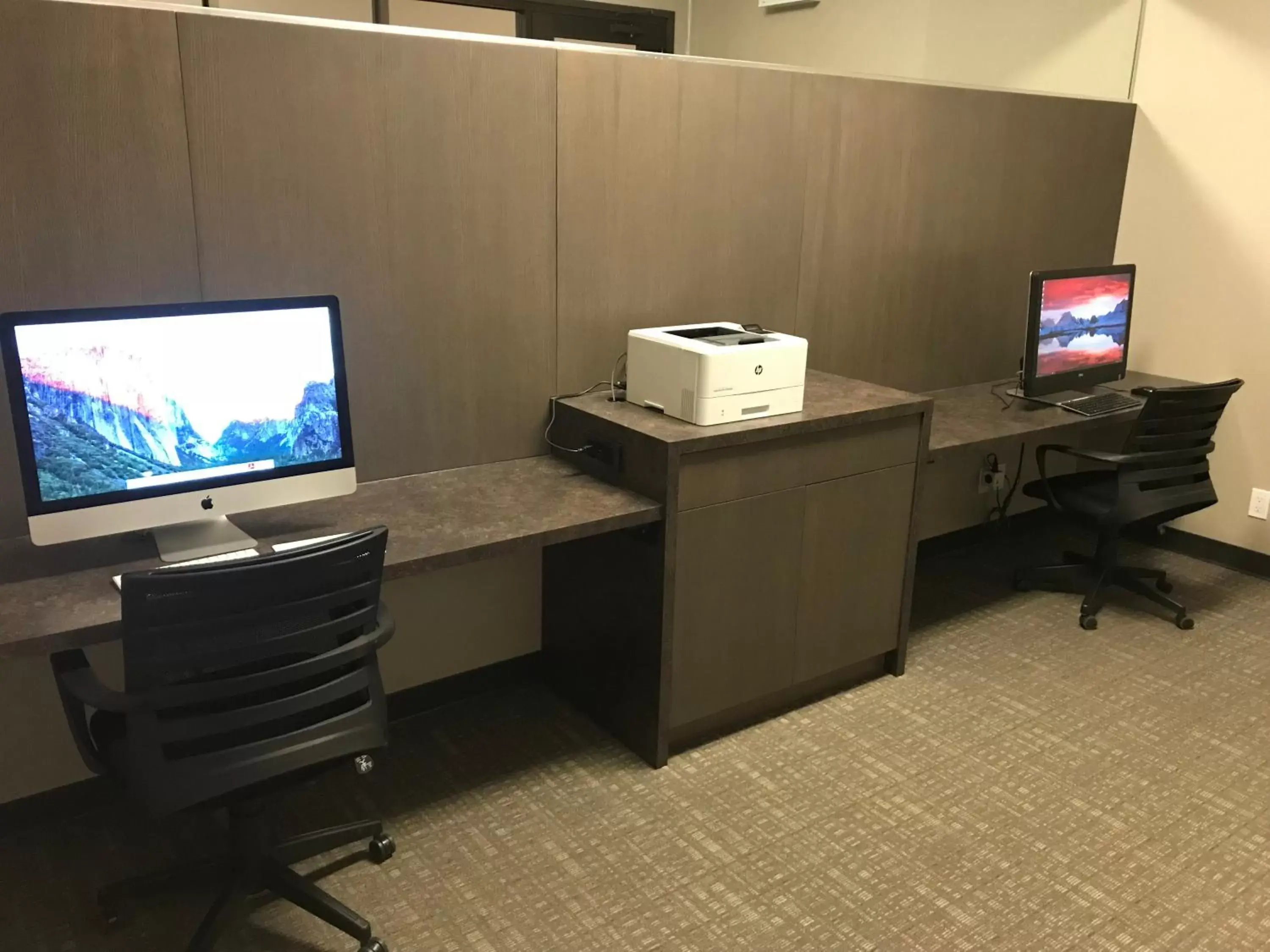 Area and facilities, TV/Entertainment Center in Ramada Plaza by Wyndham Calgary Downtown