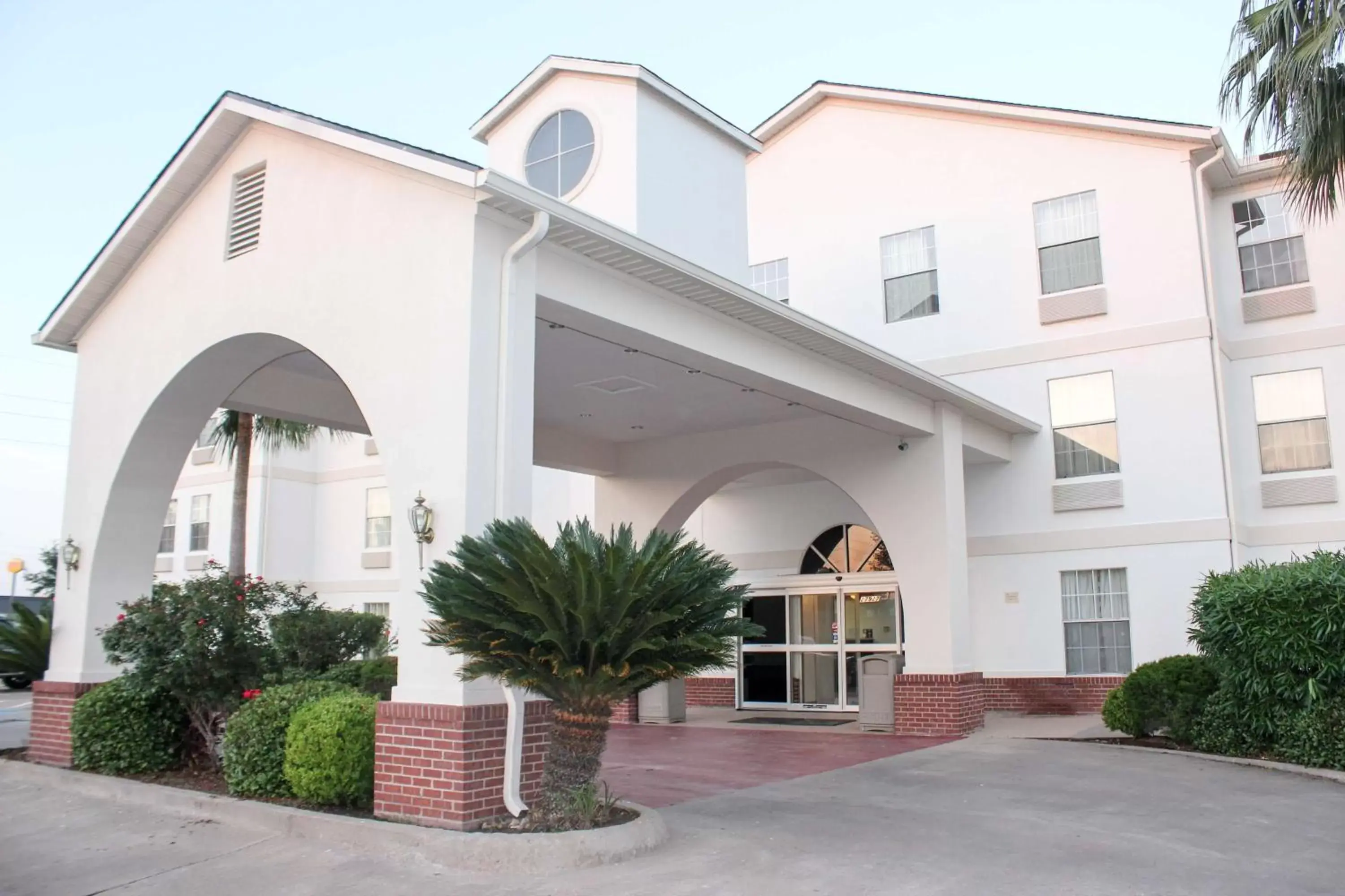 Property building, Patio/Outdoor Area in Motel 6-Rosenberg, TX