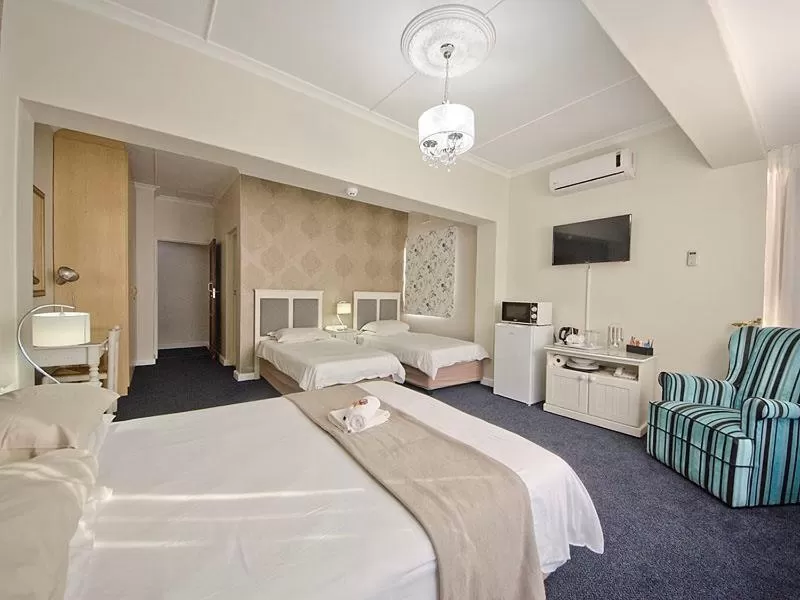 Family, Bed in The Russel Hotel