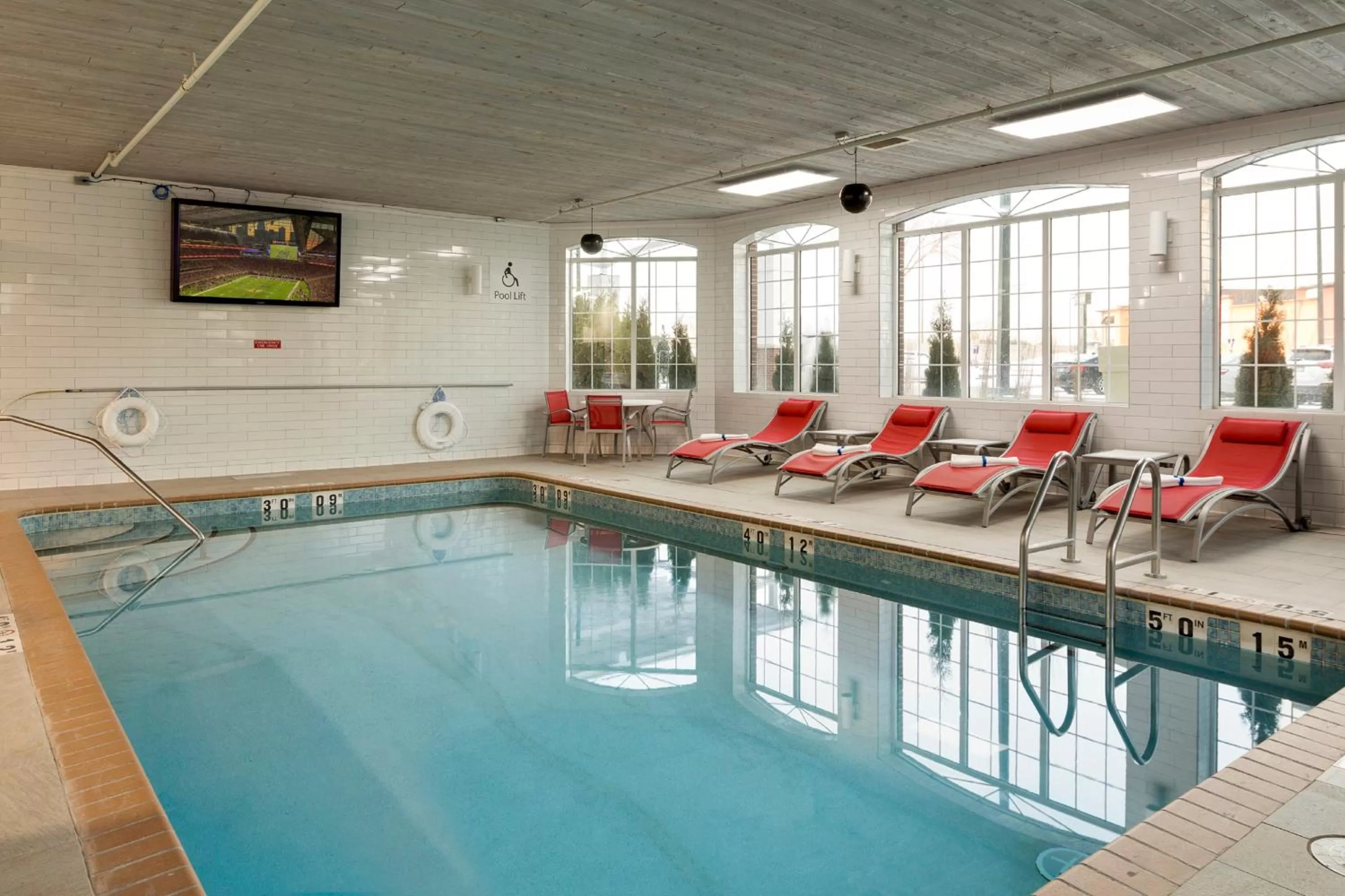Swimming pool in Holiday Inn - Bloomington W MSP Airport Area by IHG