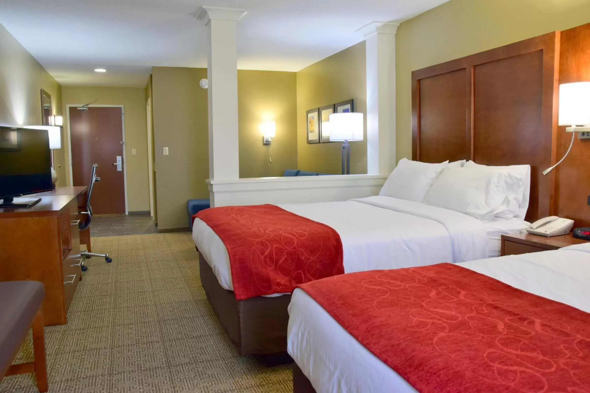 Queen Suite with Sofa Bed in Comfort Suites near Rainbow Springs Dunnellon